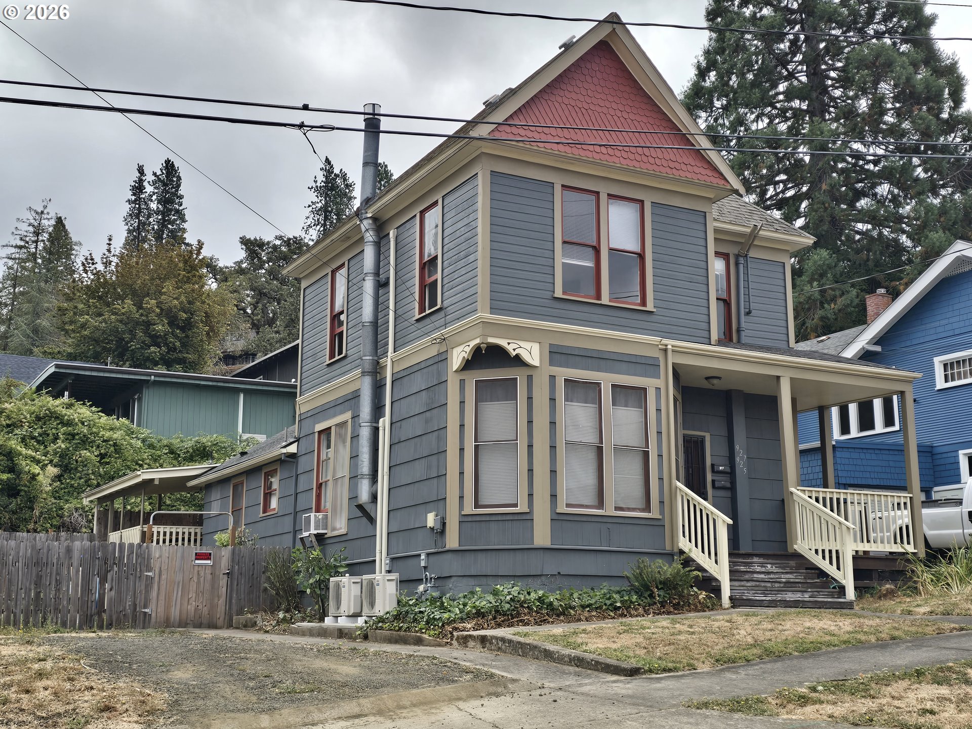 925 Se Main St Property Photo 1