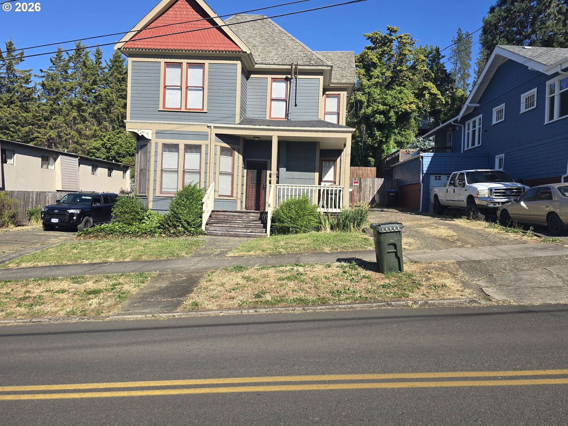 925 Se Main St Property Photo 3