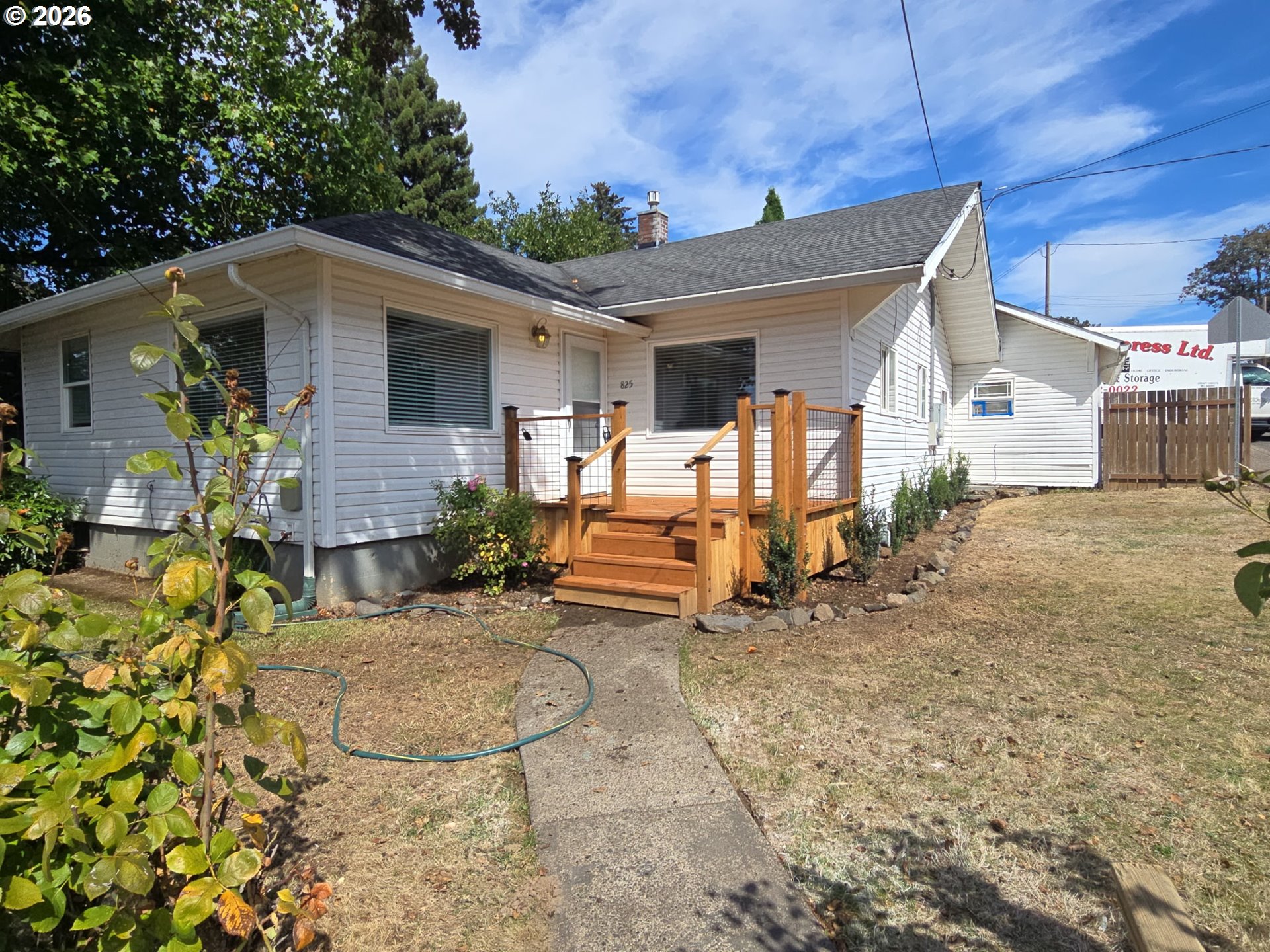 825 YALE AVE Property Photo 1