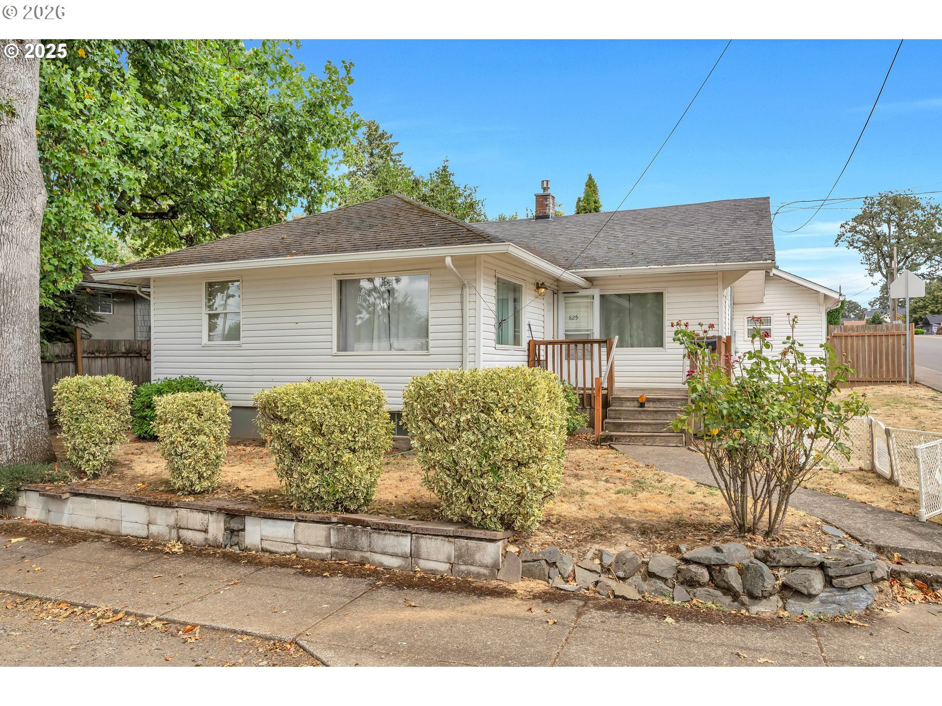 825 Yale Ave Property Photo 3
