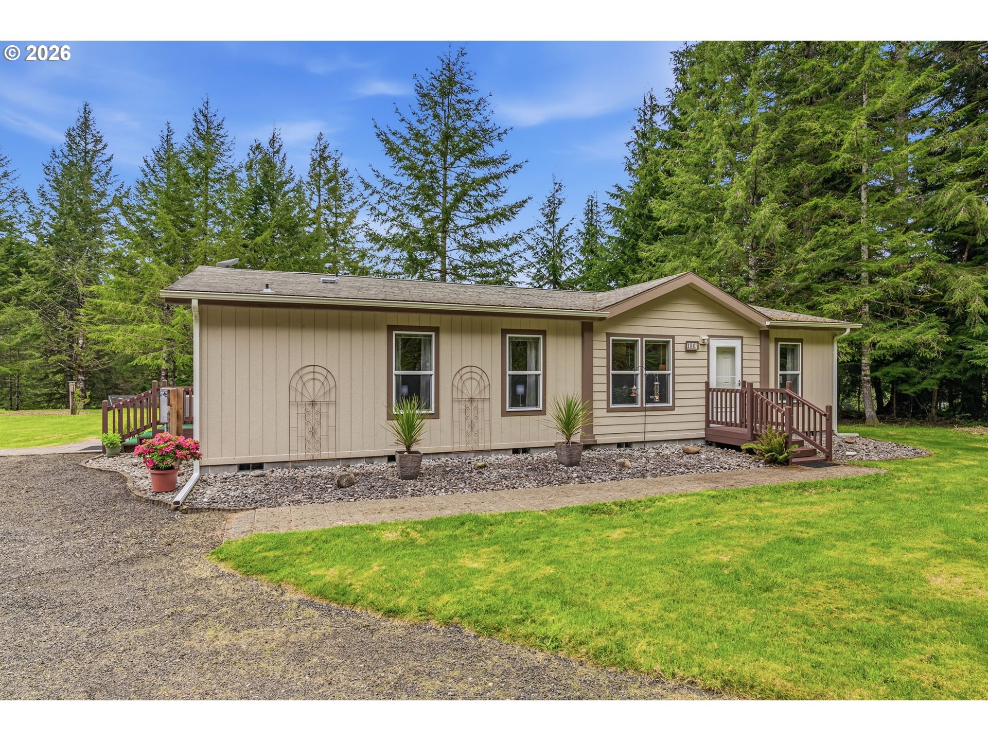 1047 Beaver Creek Rd Property Photo 2