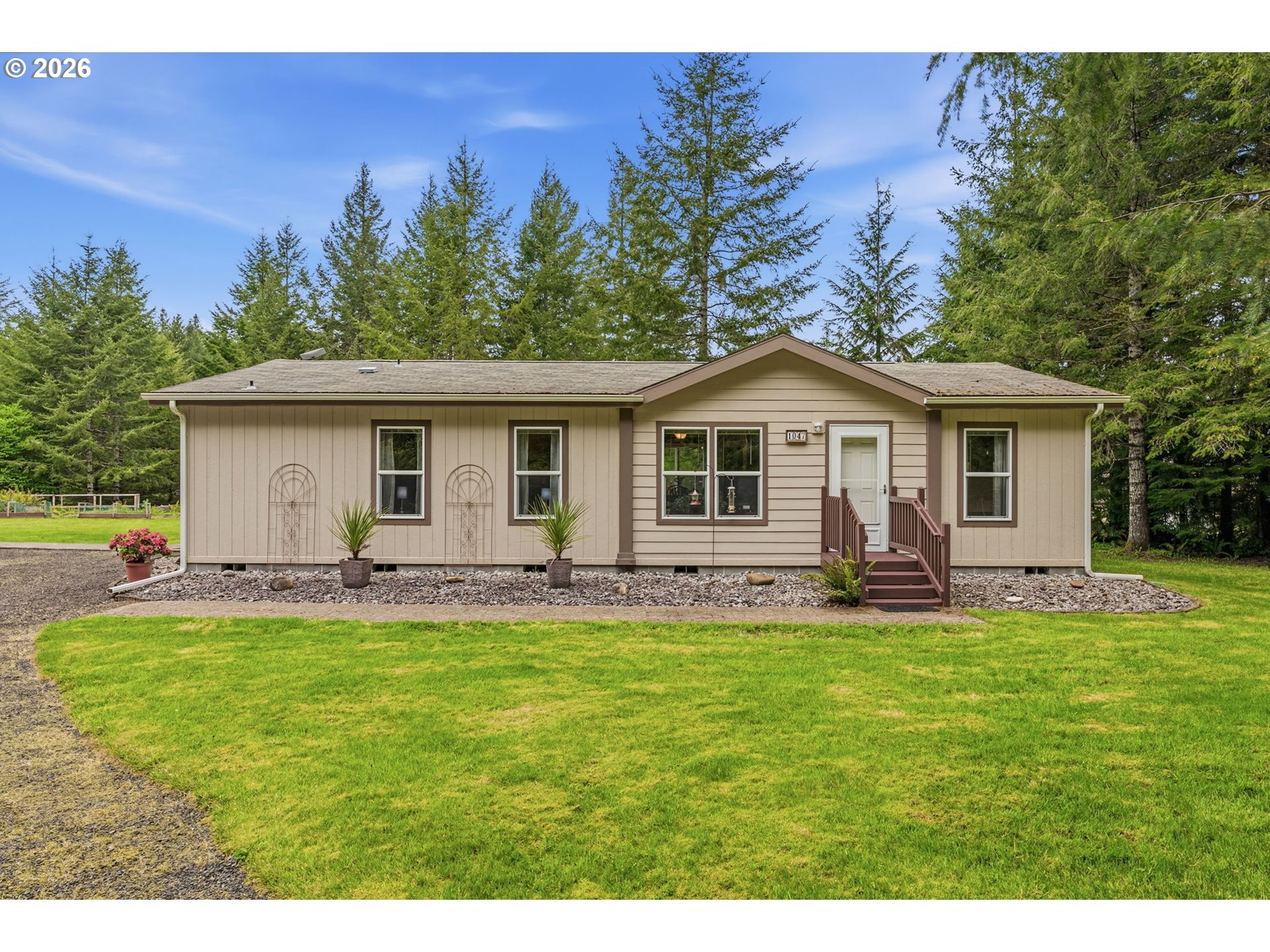 1047 Beaver Creek Rd Property Photo 3