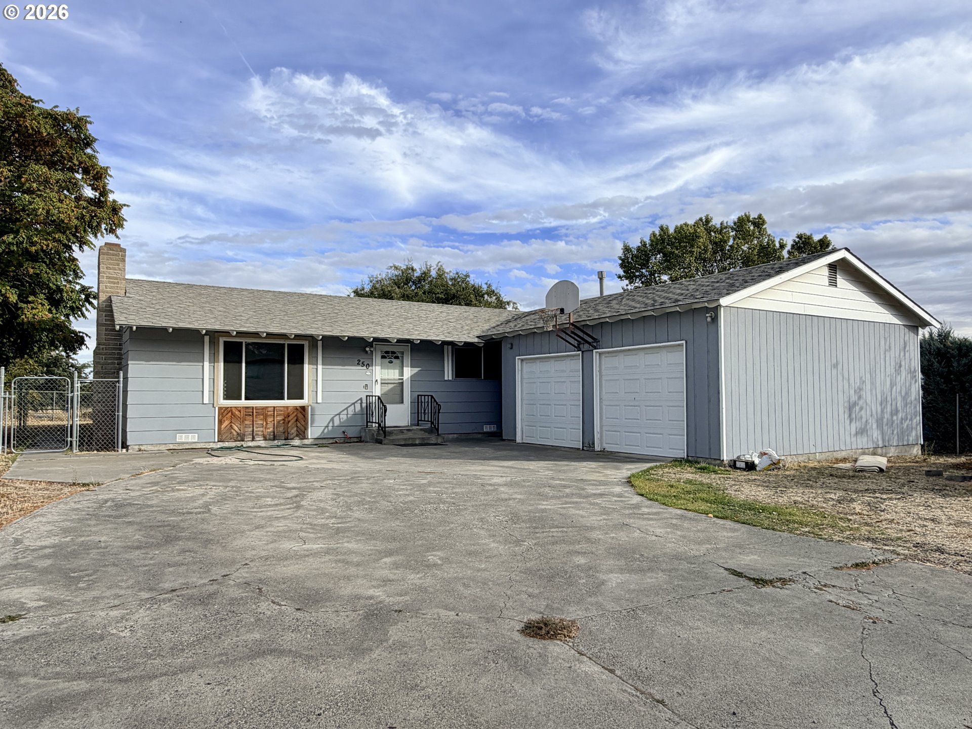 250 Willow Dr Property Photo 1