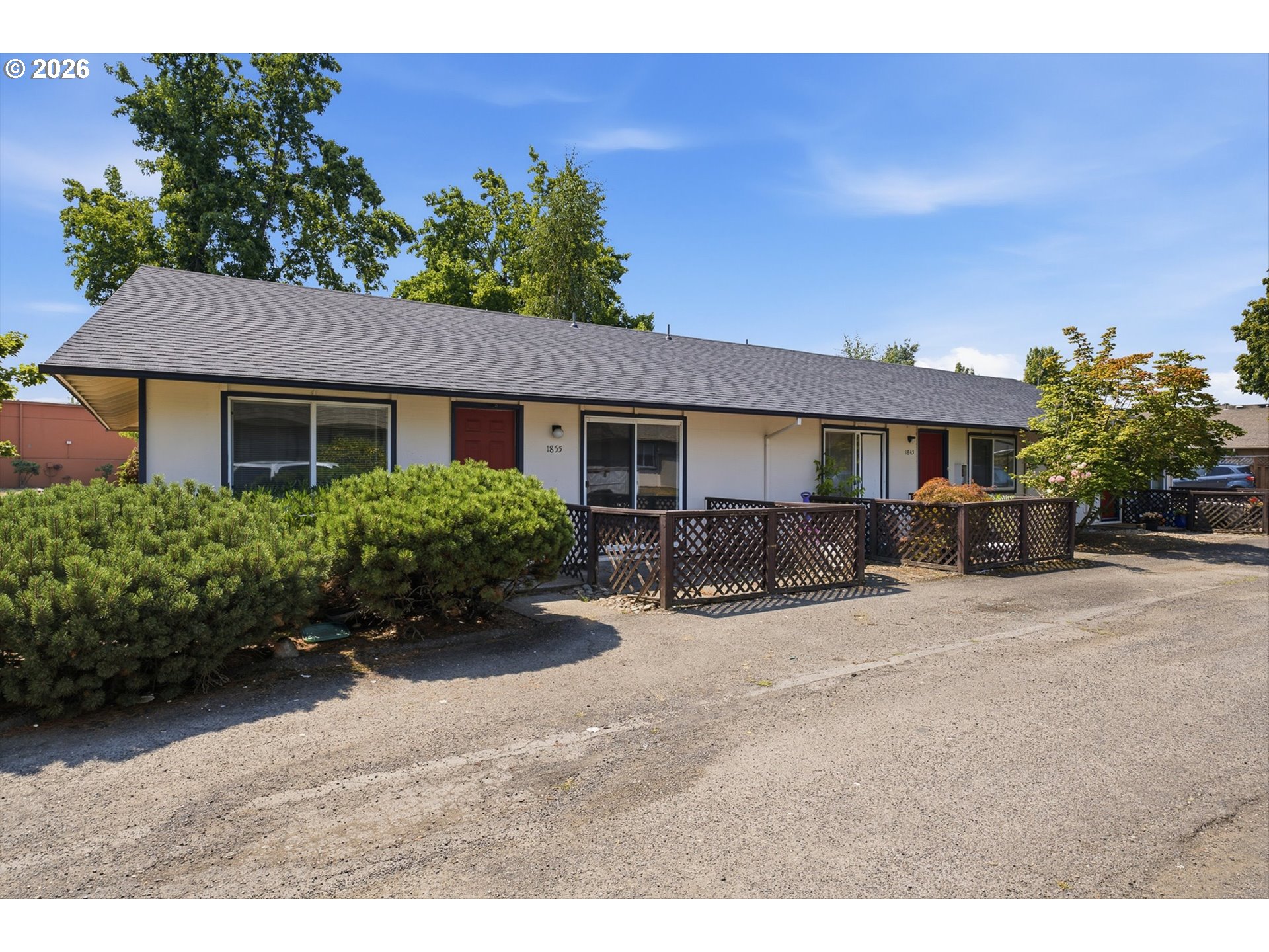 1825 Ne Roberts Ave Property Photo 1