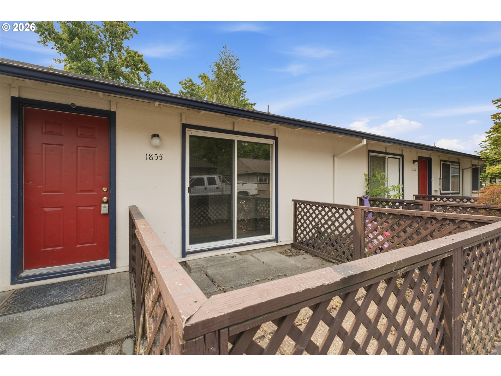 1825 Ne Roberts Ave Property Photo 3