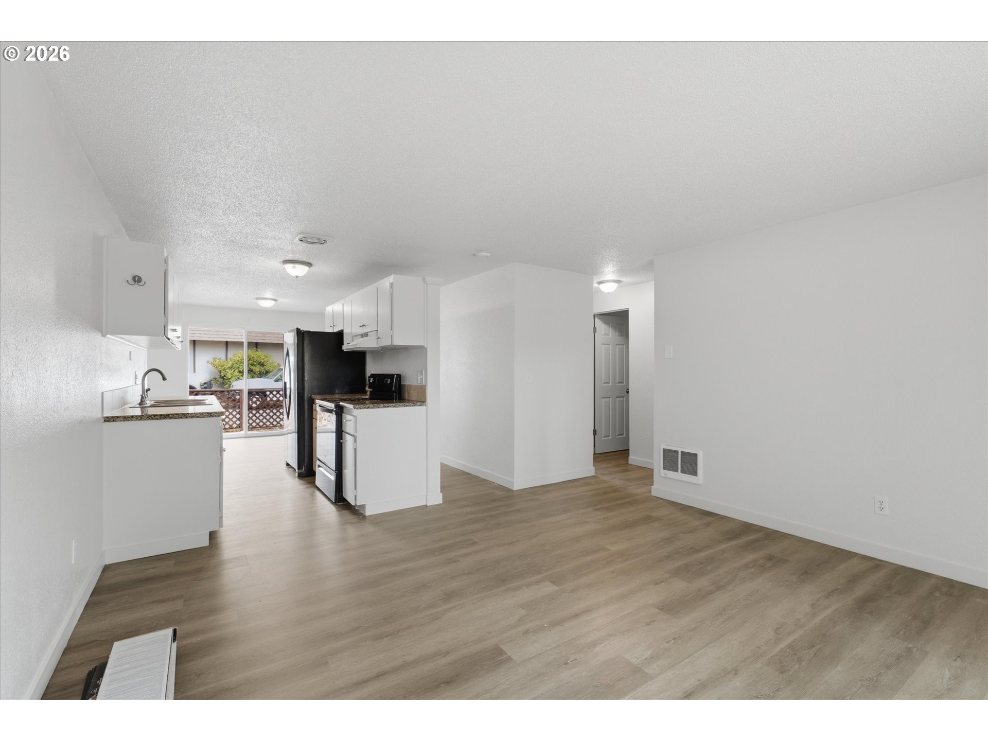 1825 Ne Roberts Ave Property Photo 5