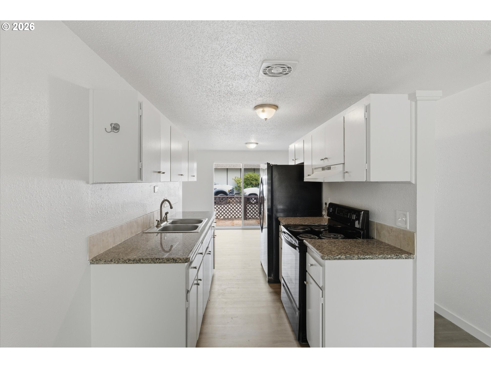 1825 Ne Roberts Ave Property Photo 10