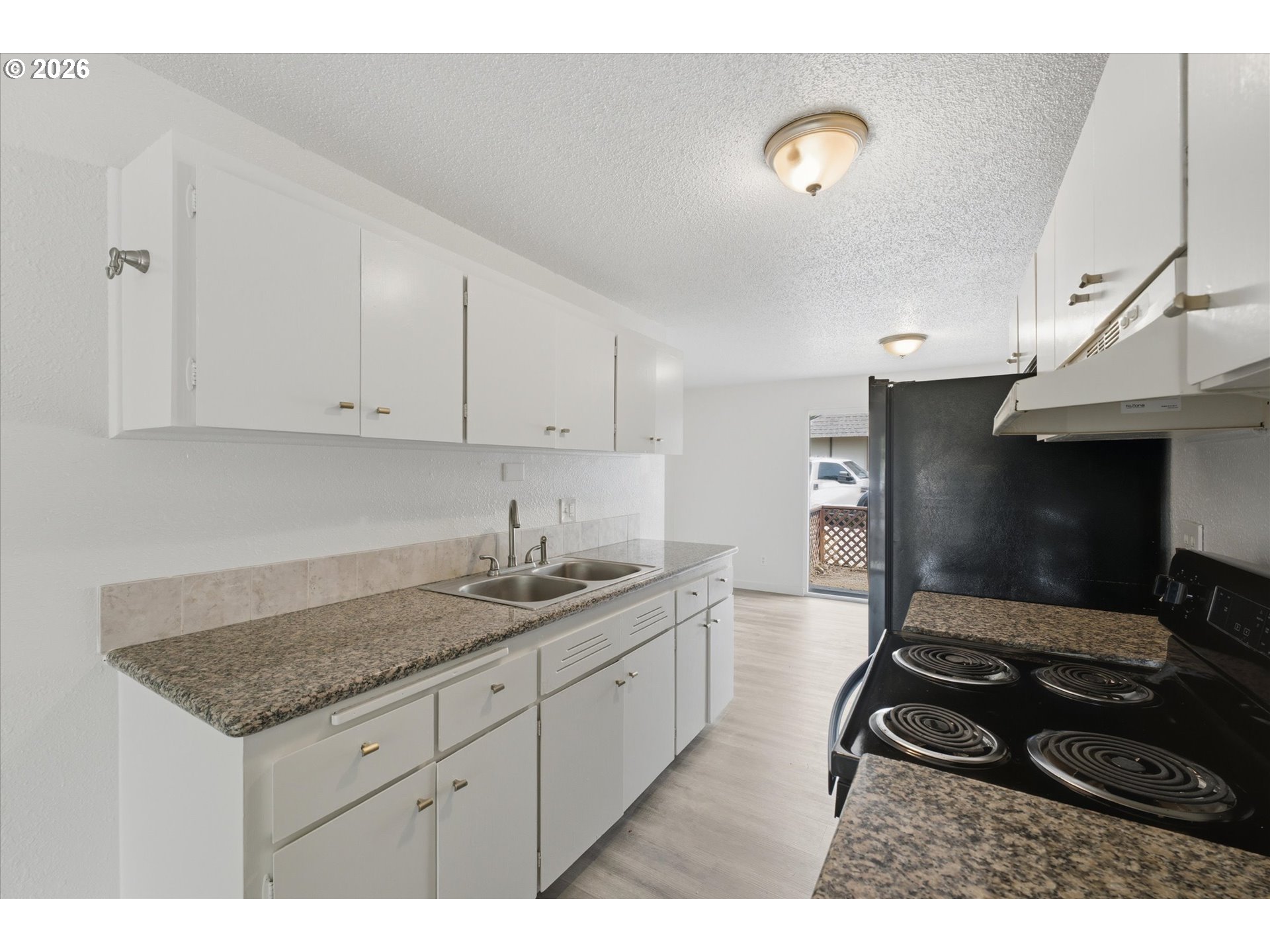1825 Ne Roberts Ave Property Photo 11