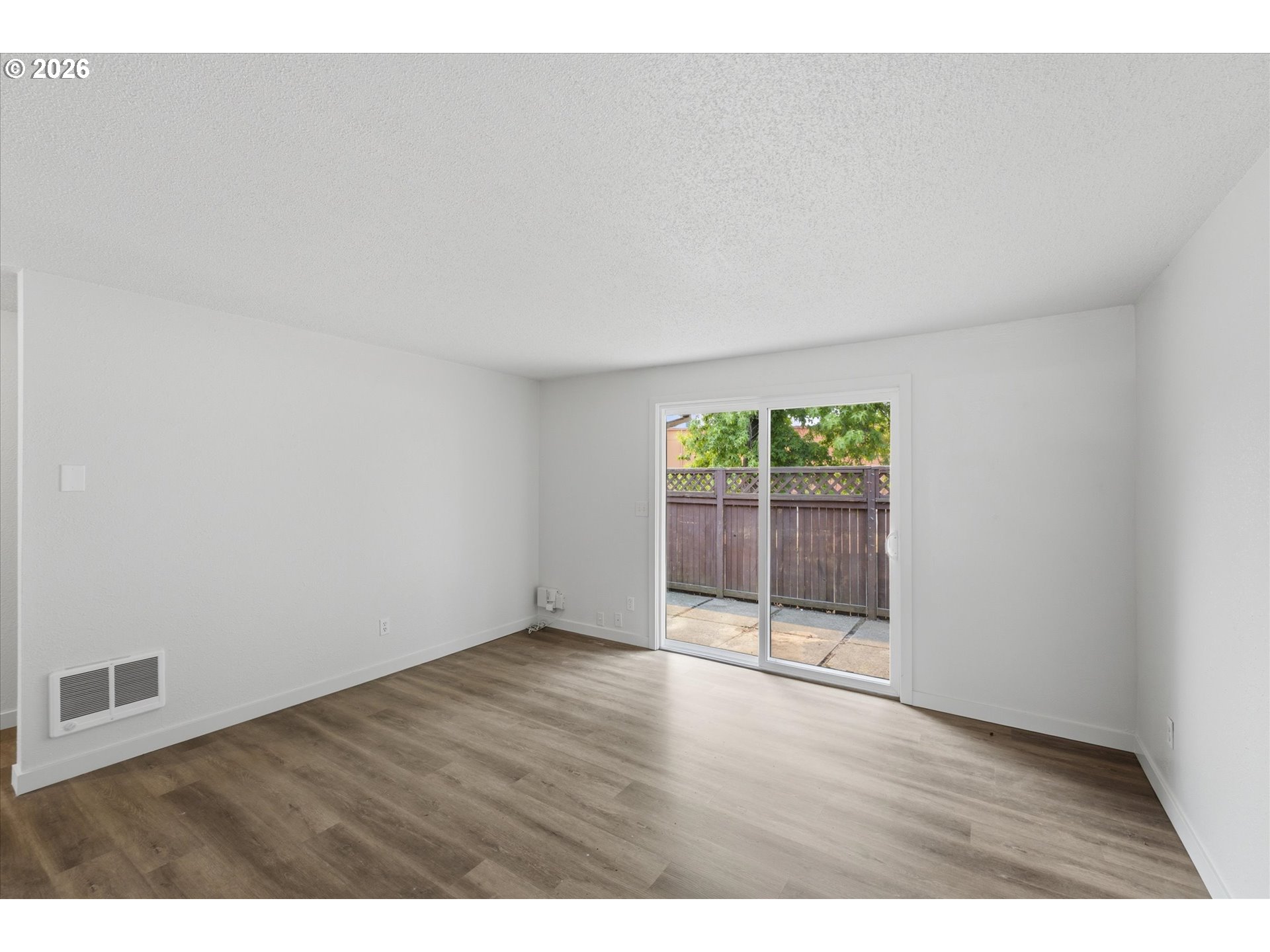 1825 Ne Roberts Ave Property Photo 12