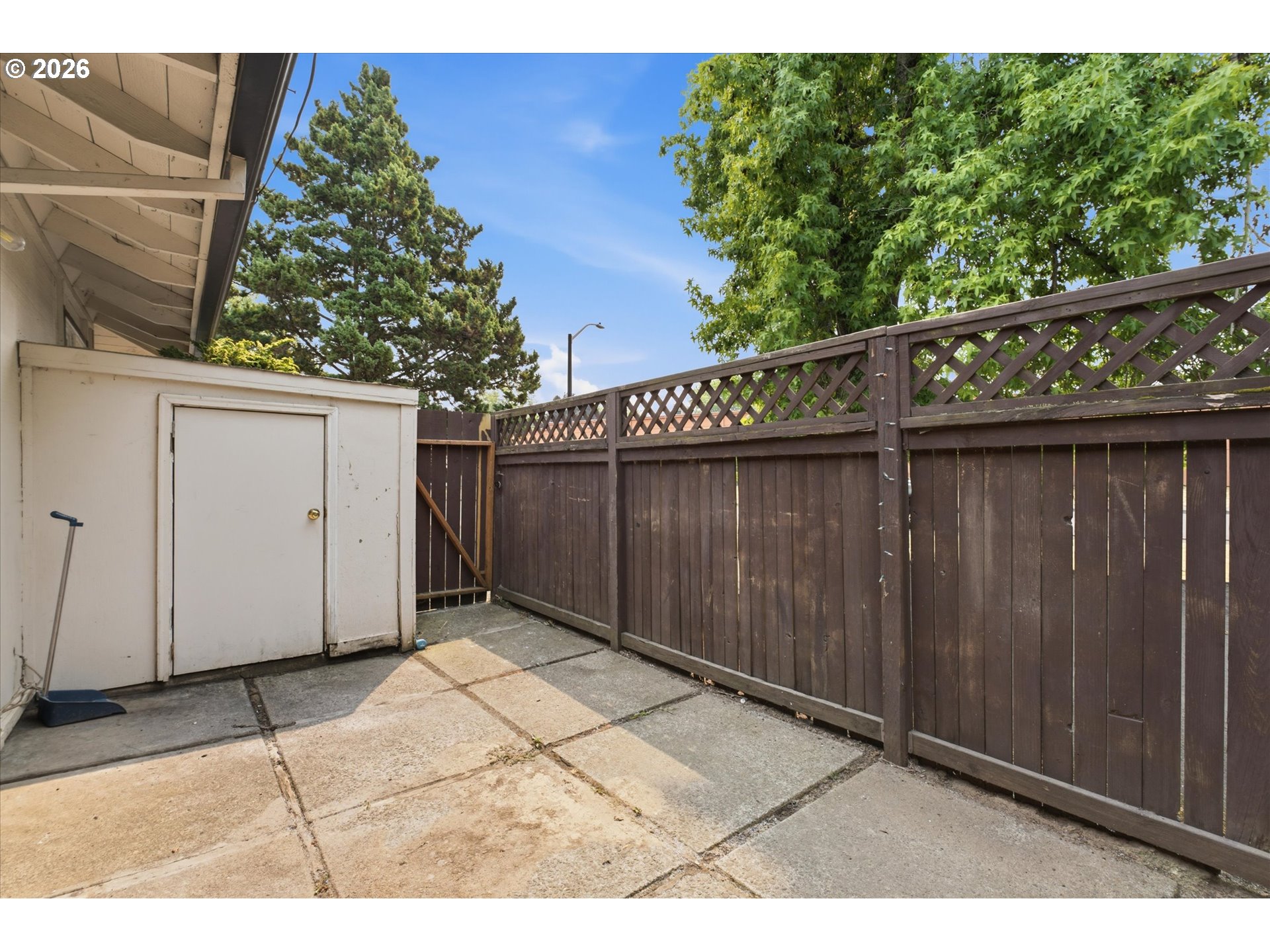 1825 Ne Roberts Ave Property Photo 22