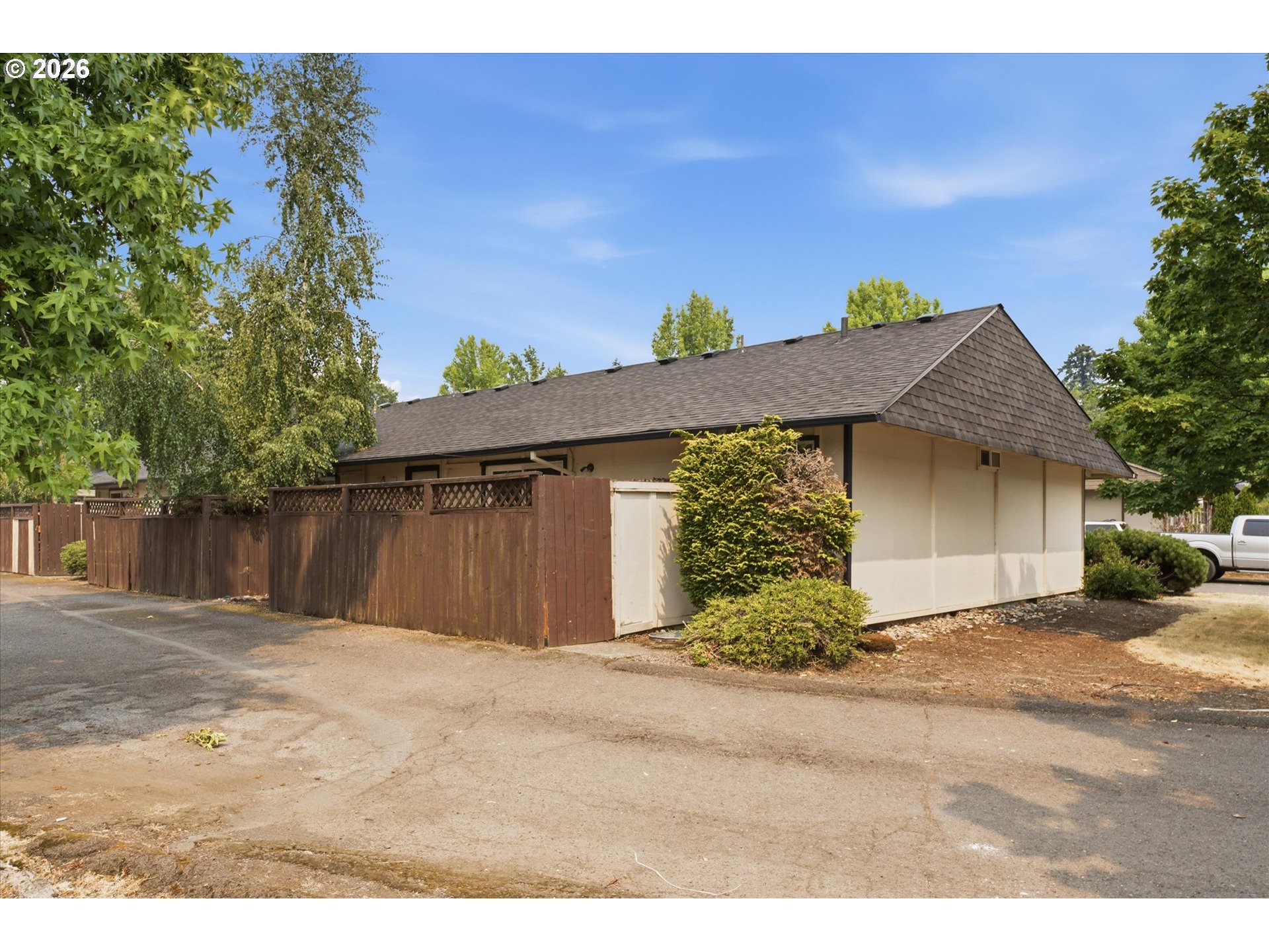 1825 Ne Roberts Ave Property Photo 24