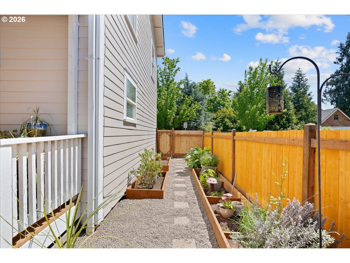 550 Sw B Ave Property Photo 6