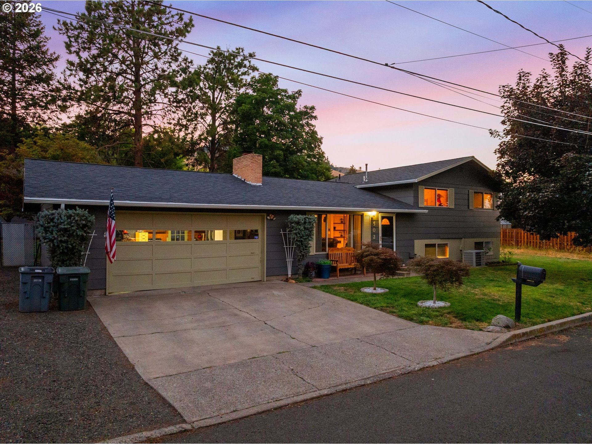 502 1st St Property Photo 1