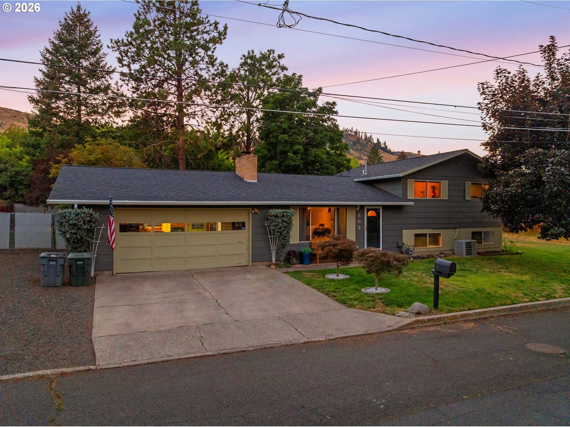 502 1st St Property Photo 3