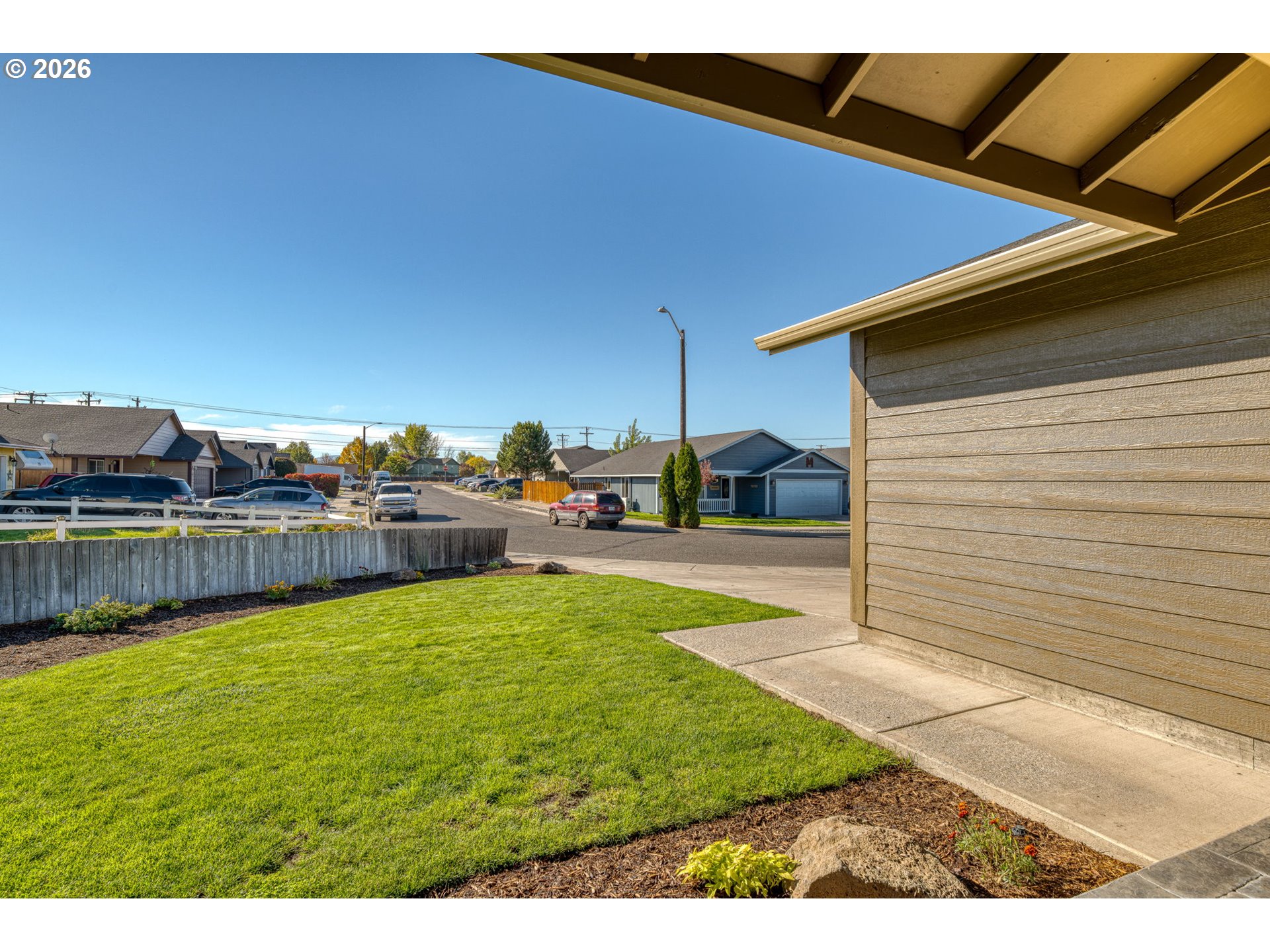 2142 Ne Wolverine Loop Property Photo 4