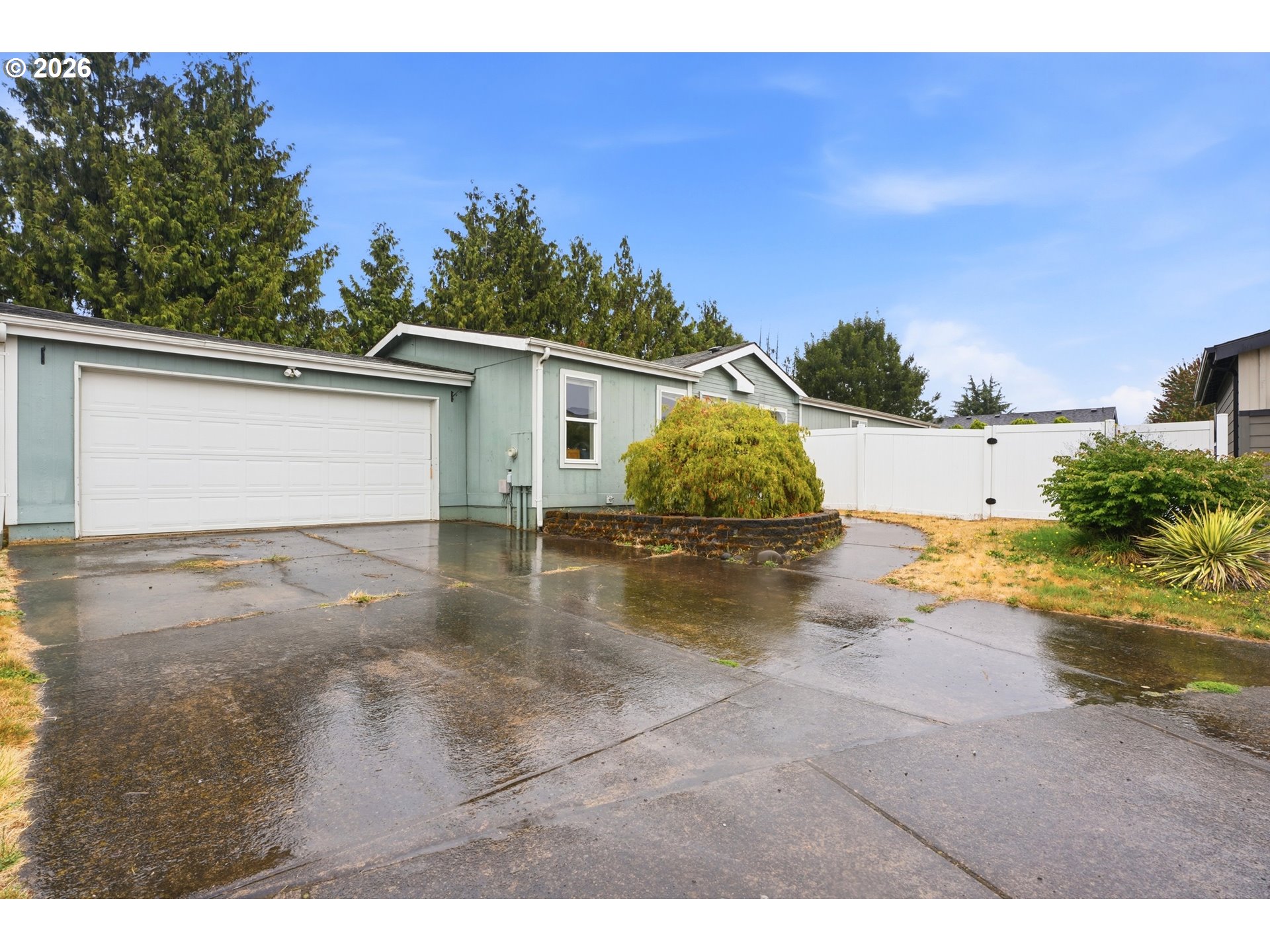 743 SAINT JAMES PL Property Photo 1