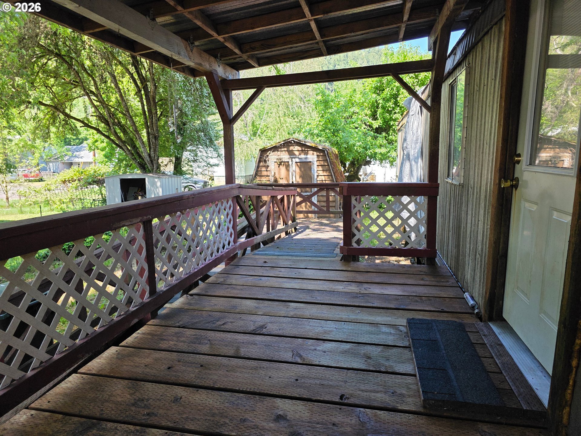 440 Division Ave Property Photo 5