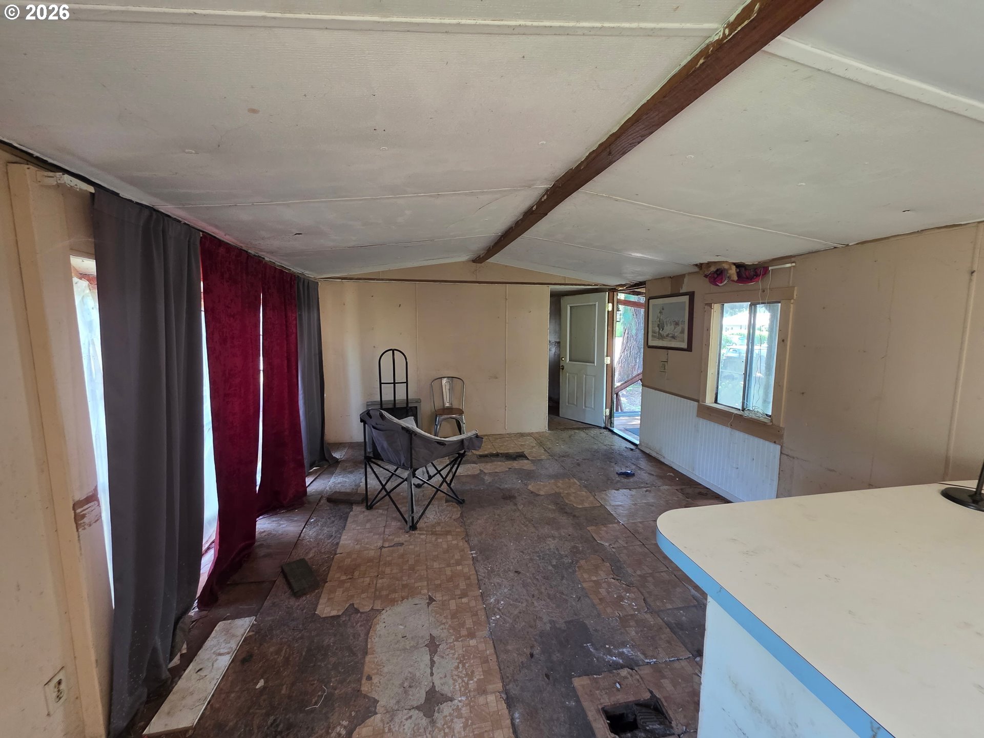 440 Division Ave Property Photo 6