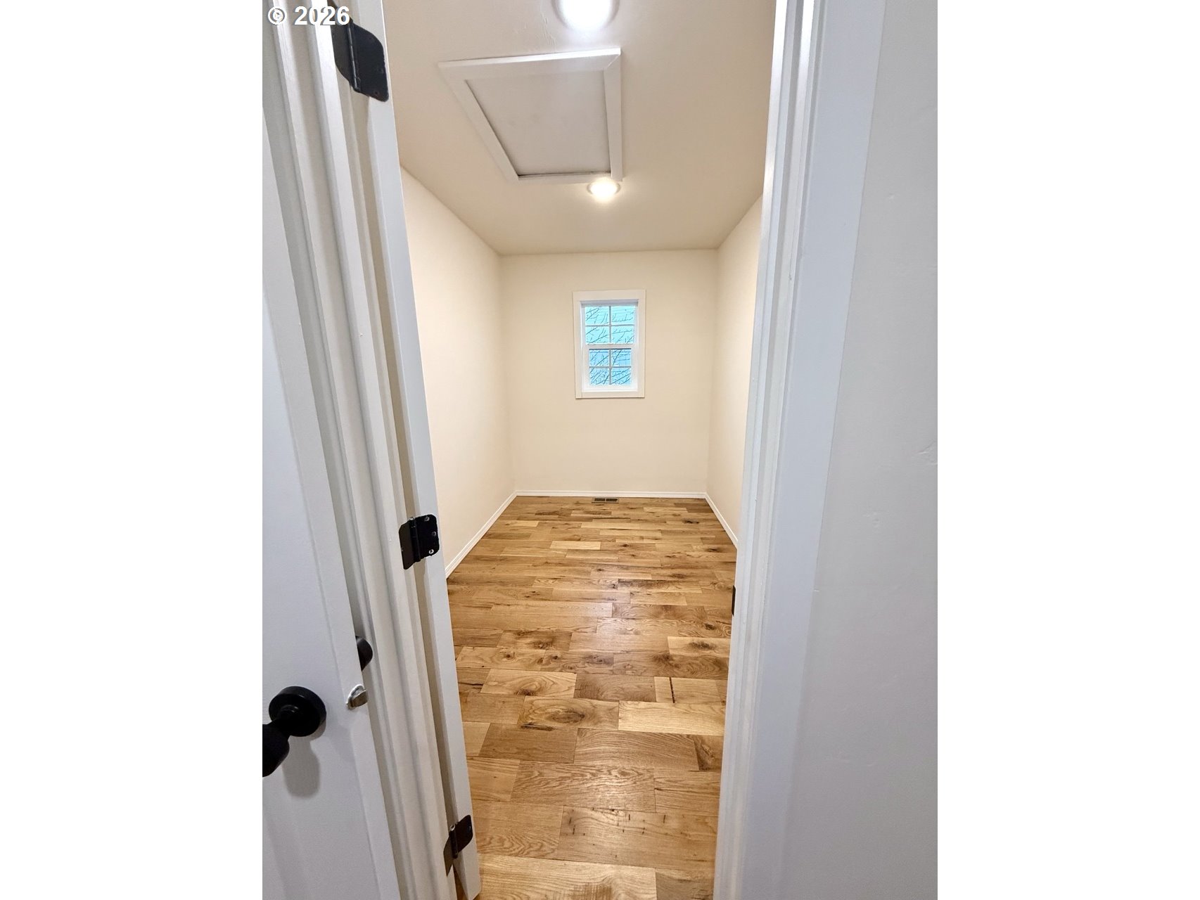 230 E St Property Photo 17