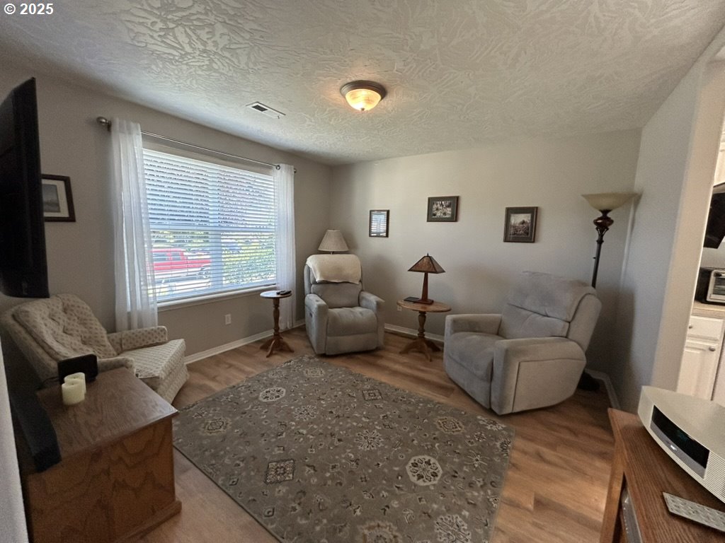 736 Kelsey Loop Property Photo 4
