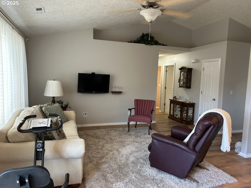 736 Kelsey Loop Property Photo 10