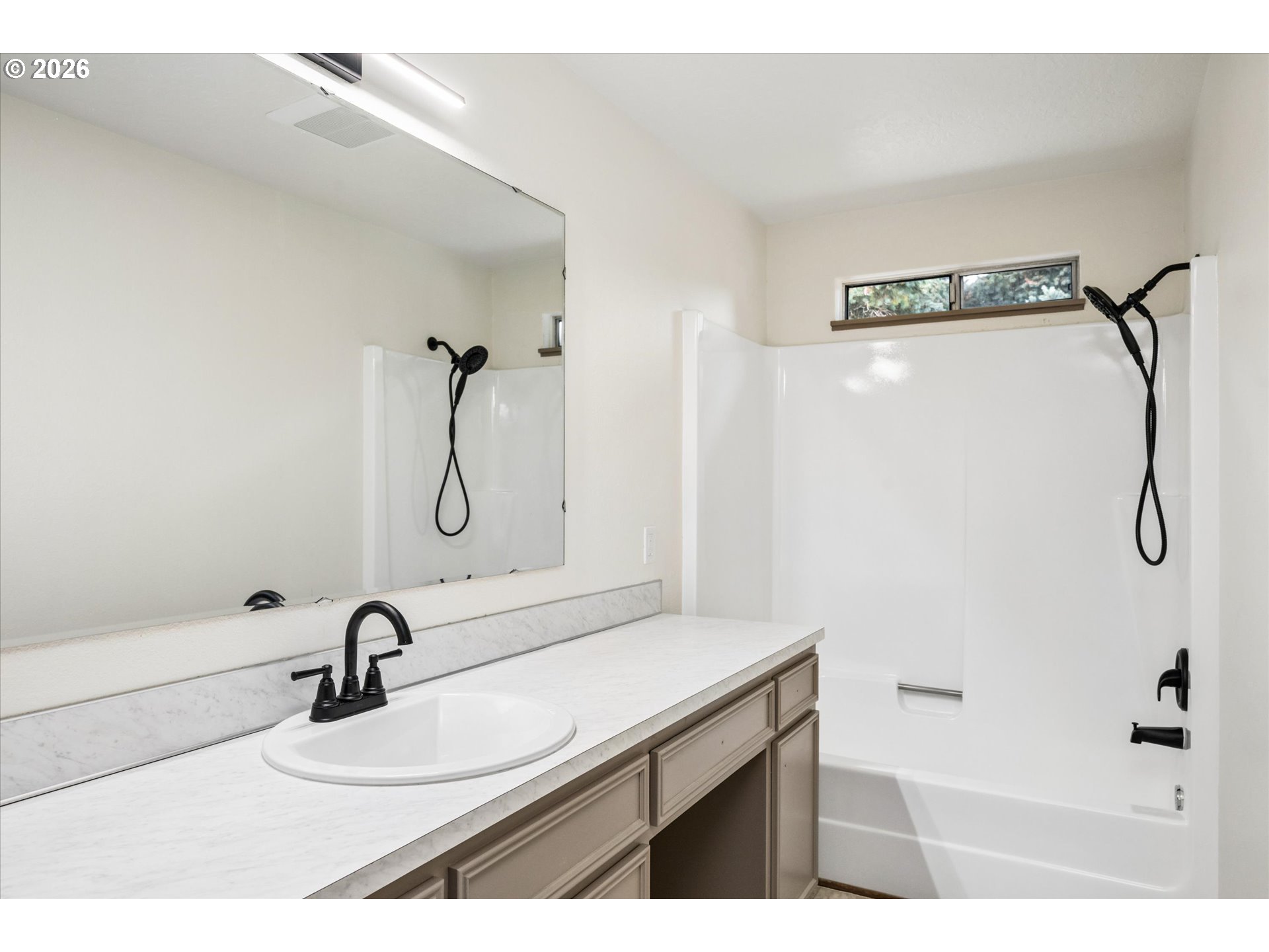 536 66th St Property Photo 26