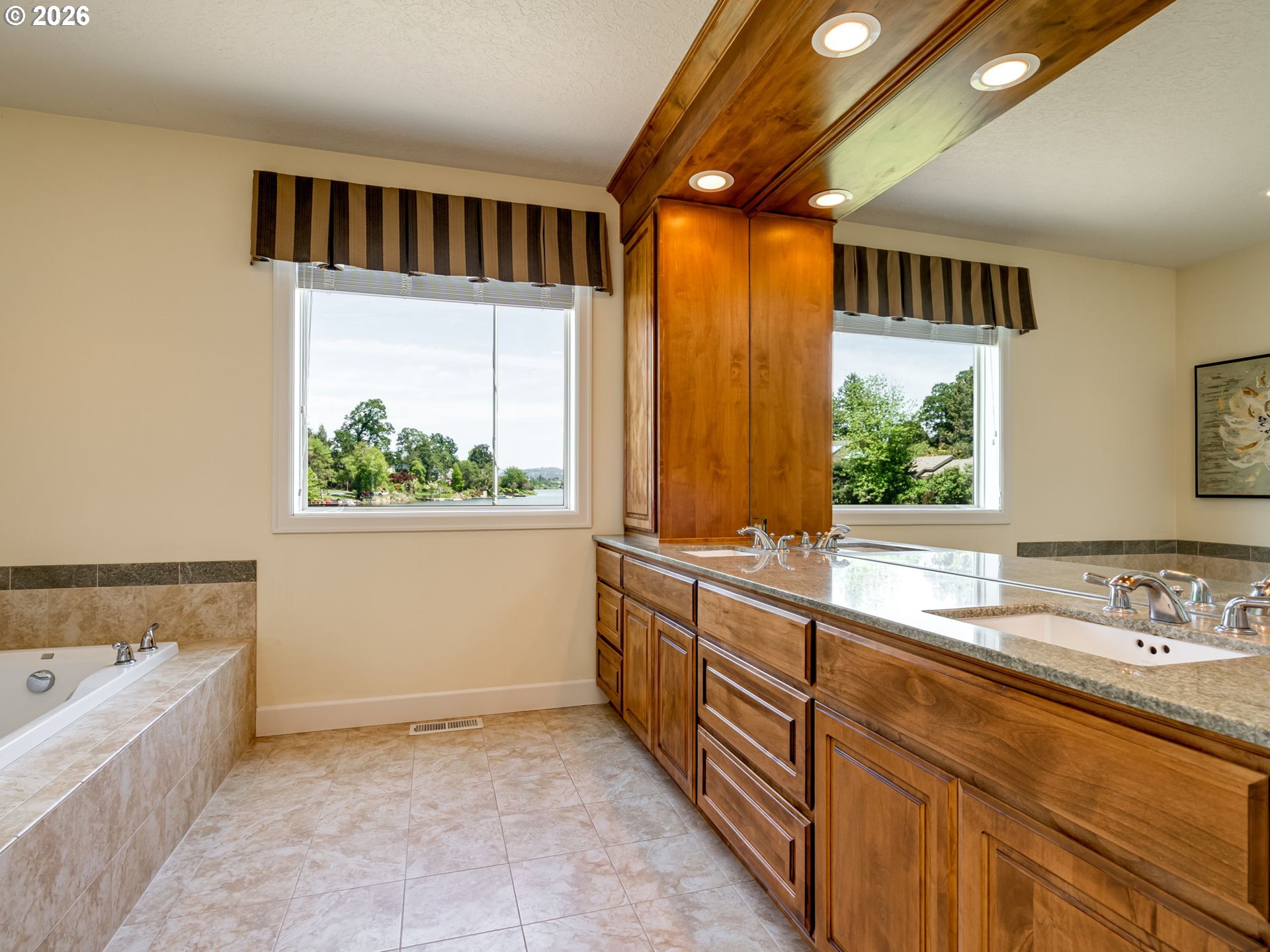 4066 Ne Fairview Lake Way Property Photo 26