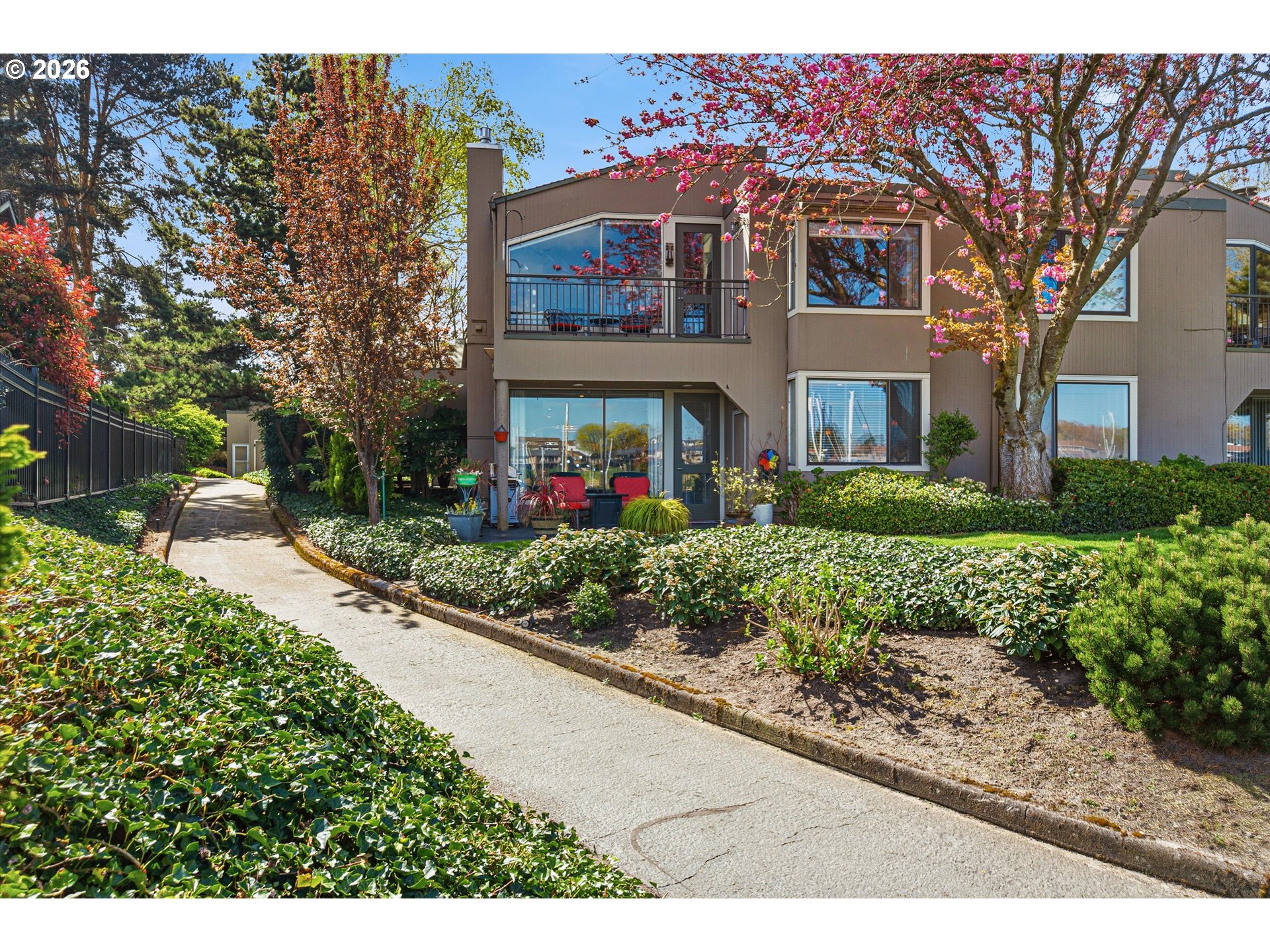 401 N TOMAHAWK ISLAND DR 18 Property Photo 1