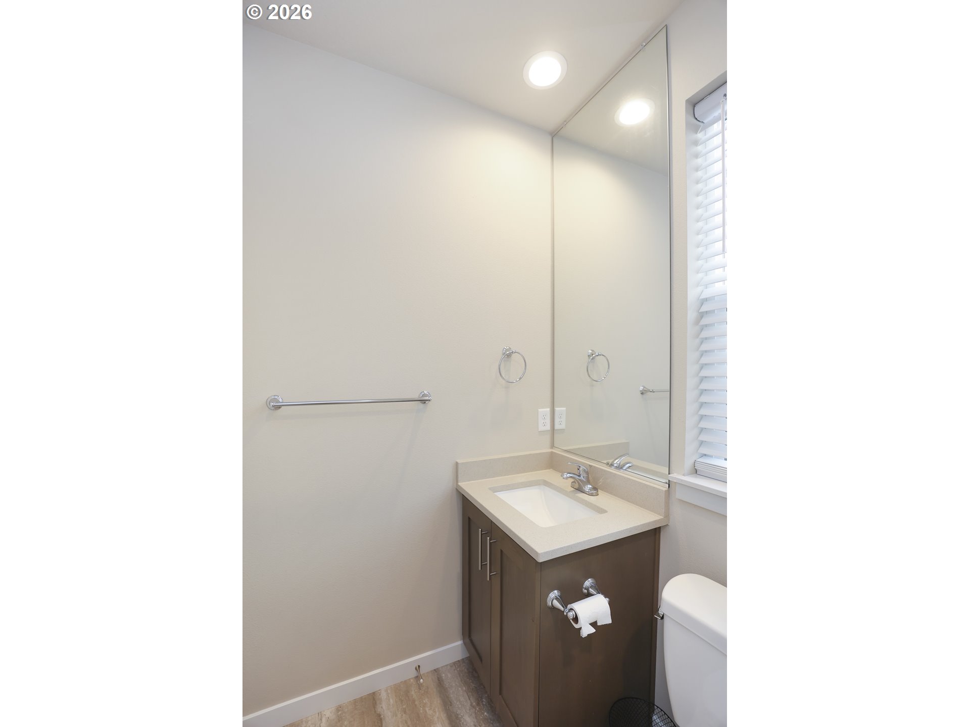 2437 W 8th Ave Property Photo 14