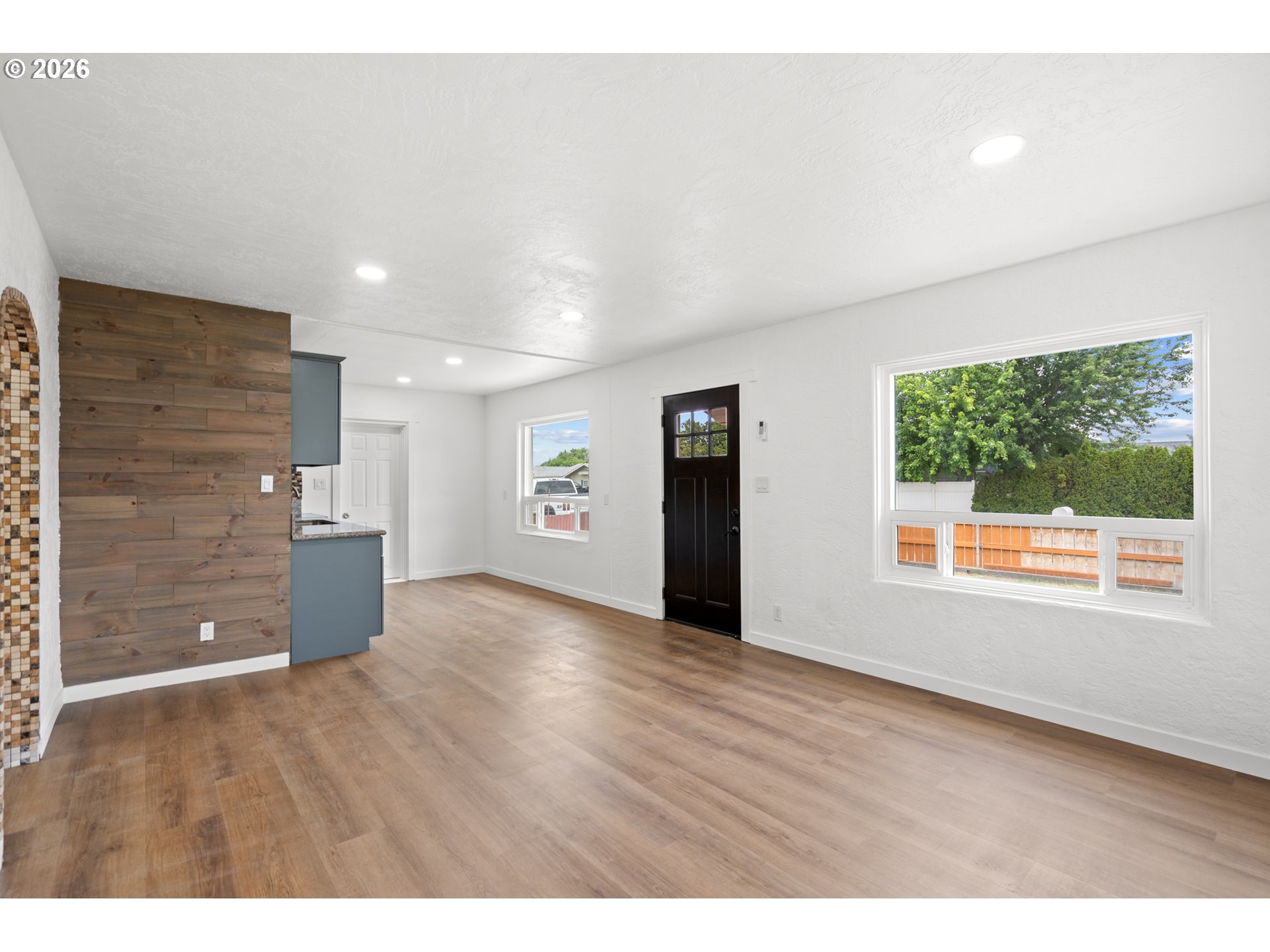1035 W Ridgeway Ave Property Photo 3