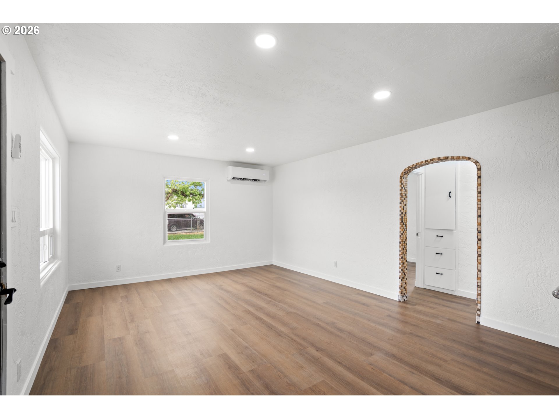 1035 W Ridgeway Ave Property Photo 5