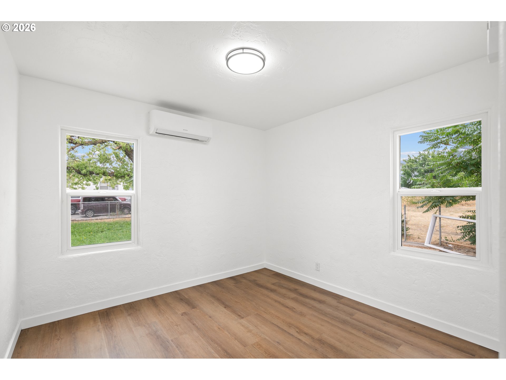 1035 W Ridgeway Ave Property Photo 8