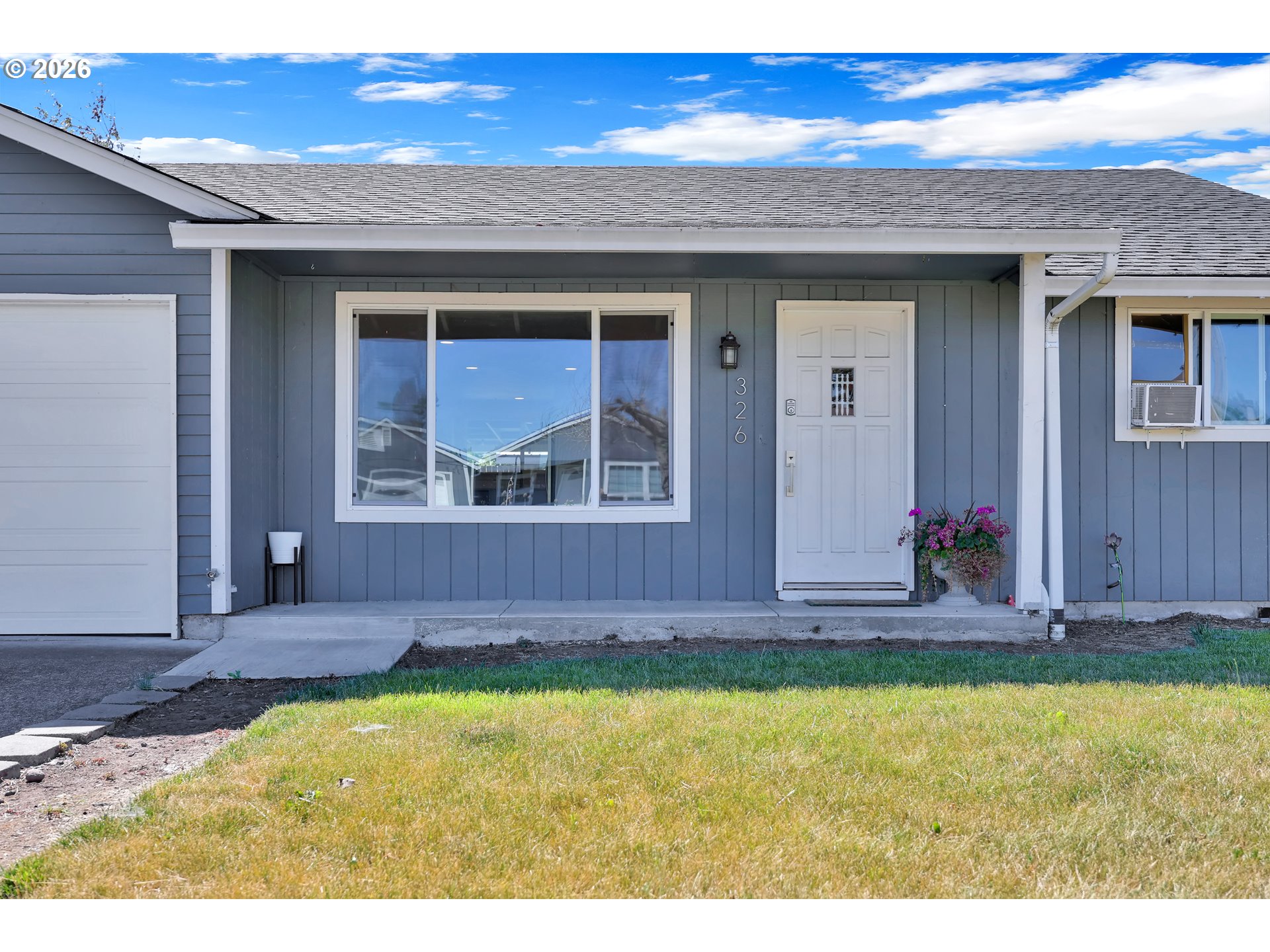 326 38th Pl Property Photo 5