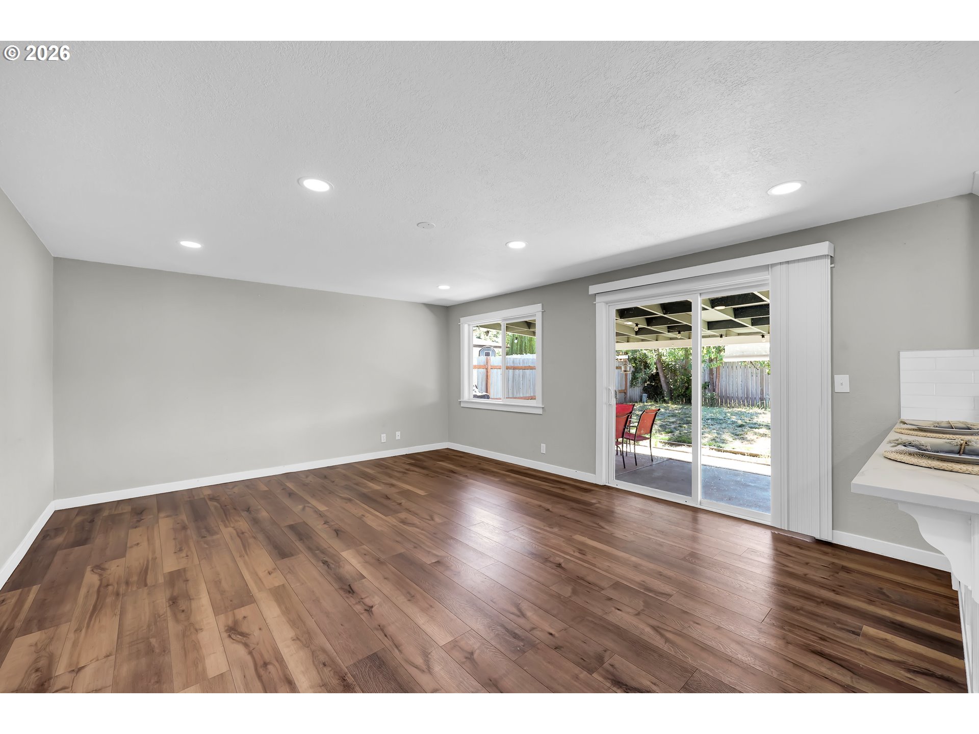 326 38th Pl Property Photo 18
