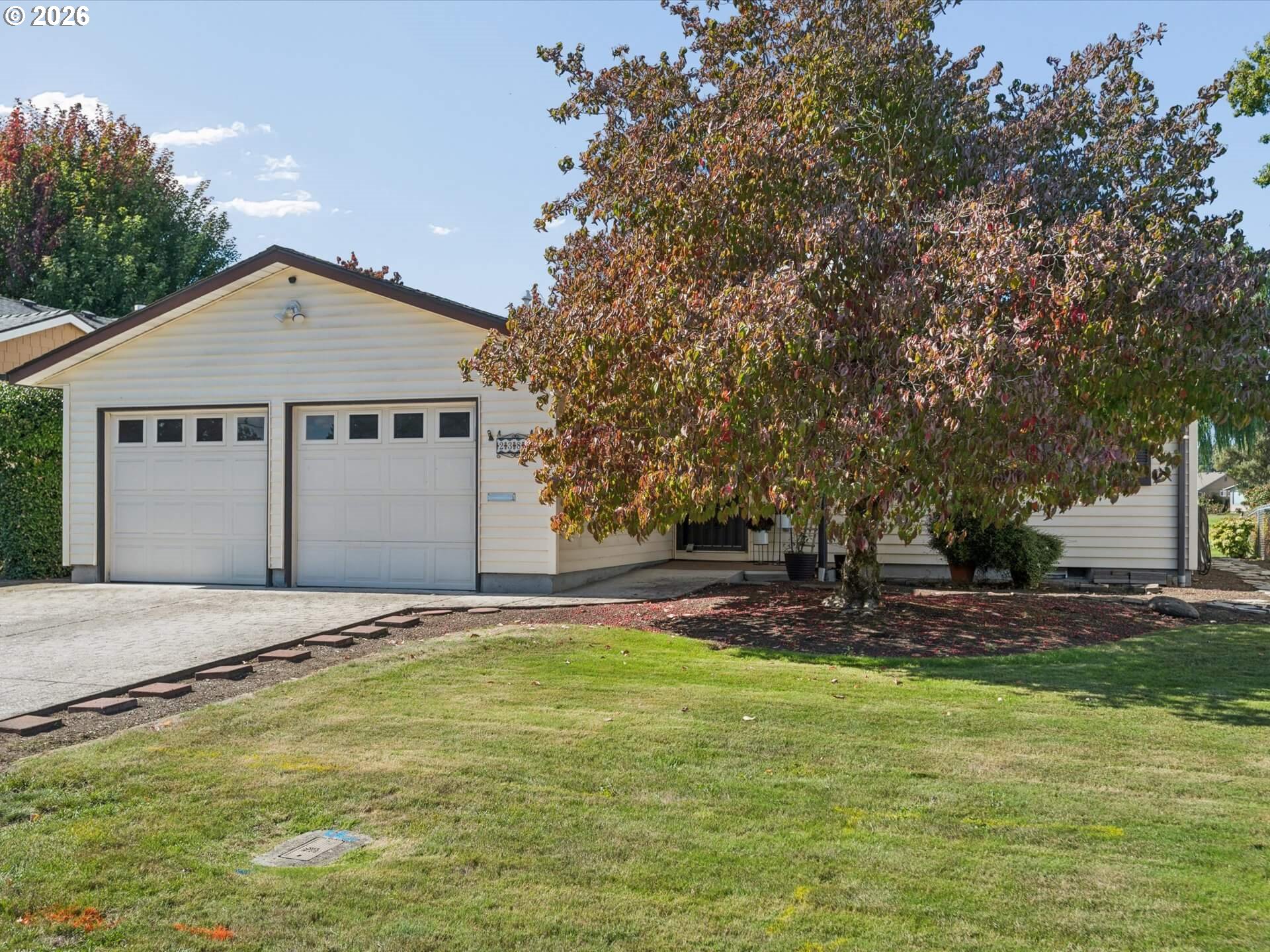 2389 UMPQUA RD Property Photo 1