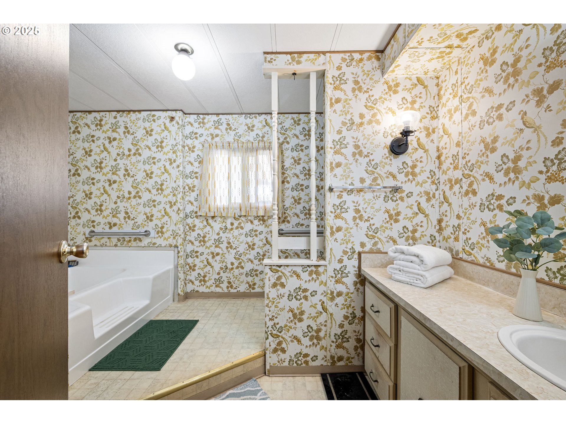 1225 W 10th Ave #50 Property Photo 20