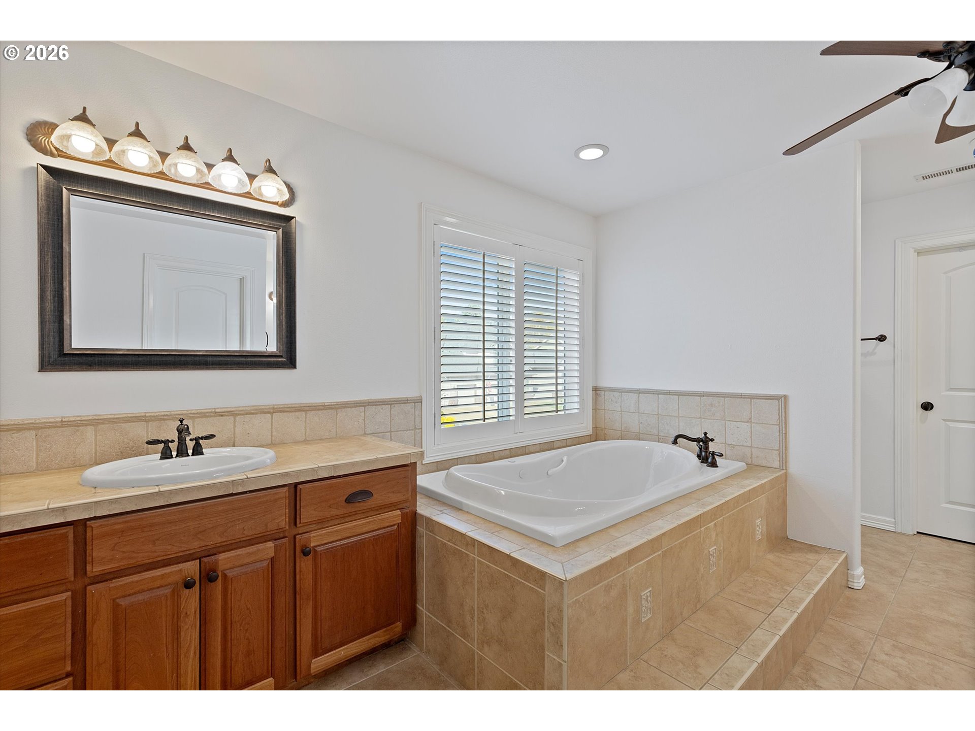211 W Hazelnut Dr Property Photo 21