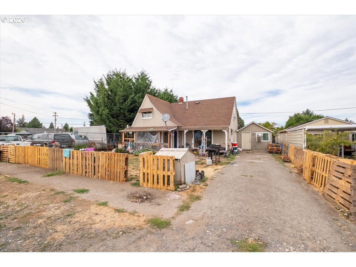 299 Gilbert St Property Photo 1