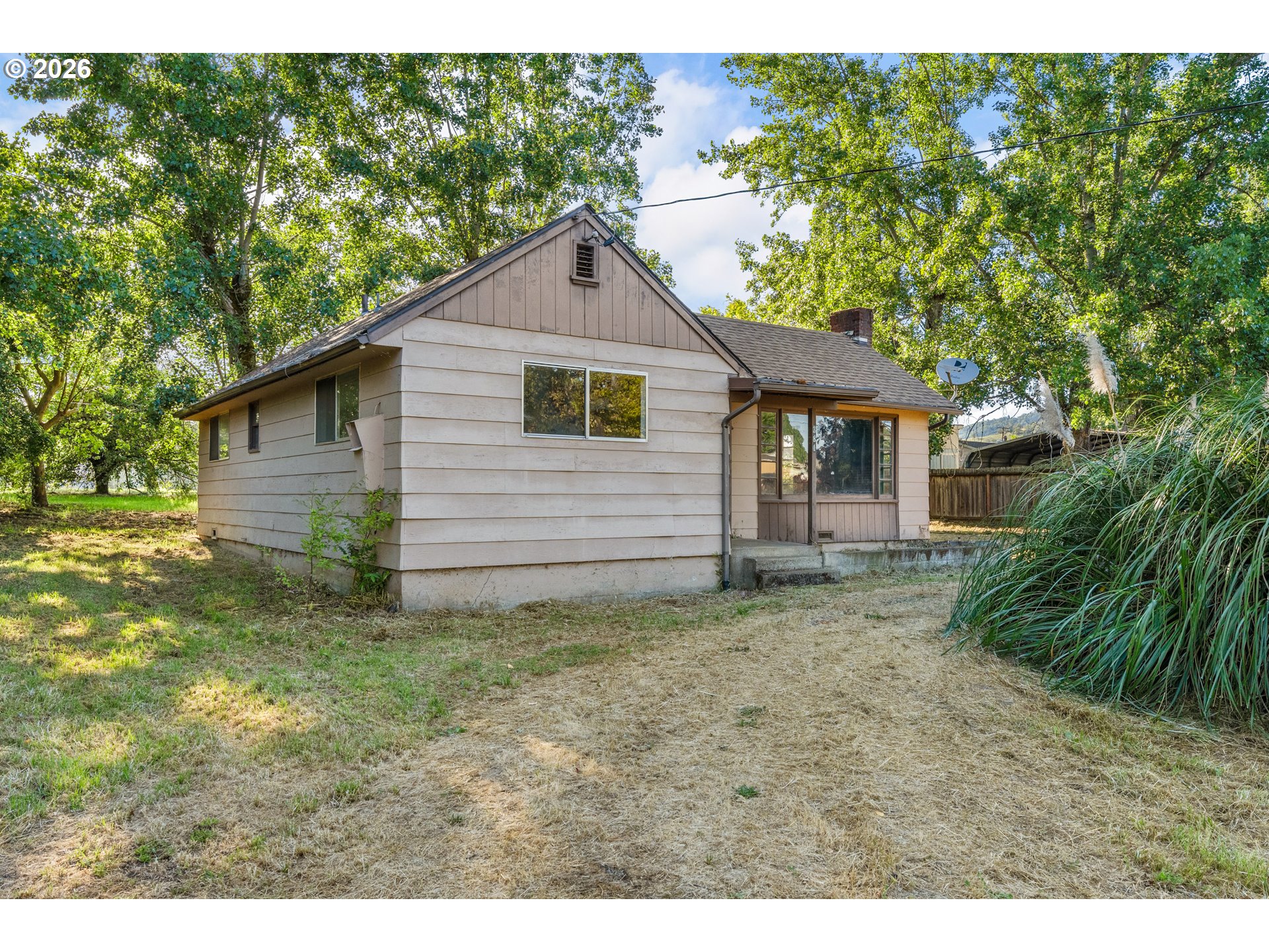 381 Se Gregory Dr Property Photo 2