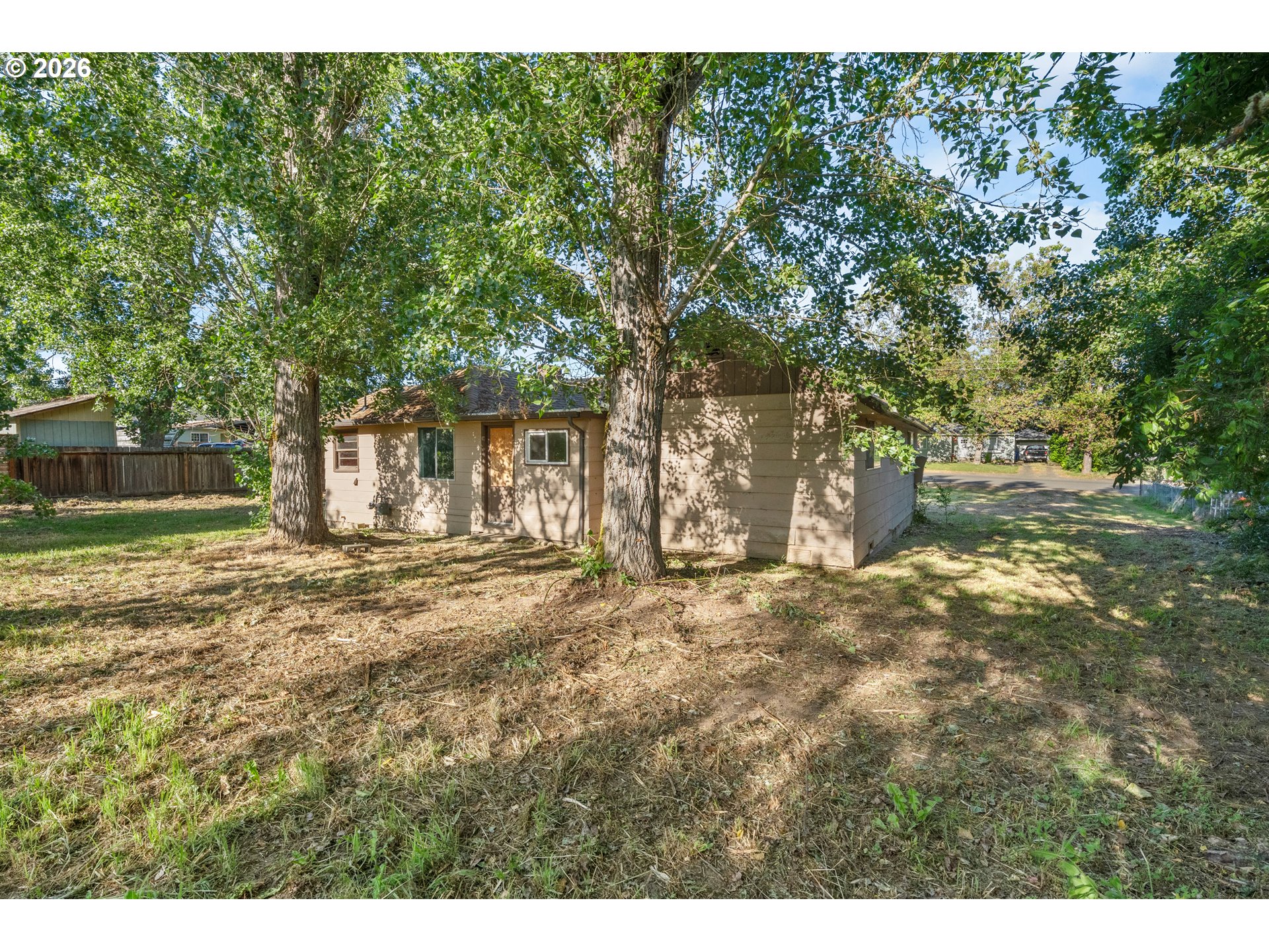 381 Se Gregory Dr Property Photo 3