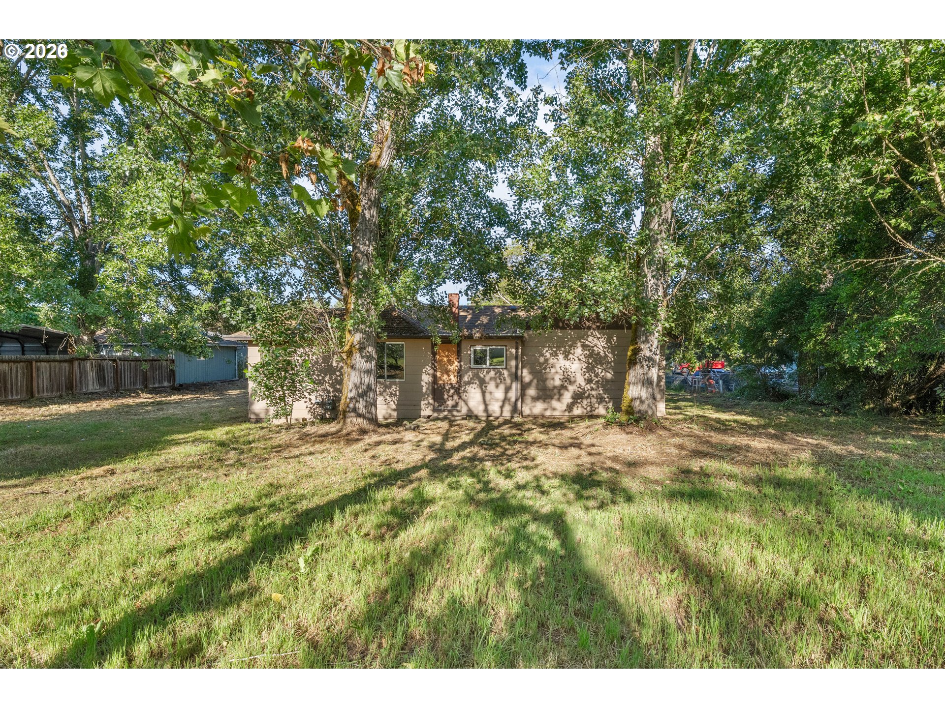 381 Se Gregory Dr Property Photo 4