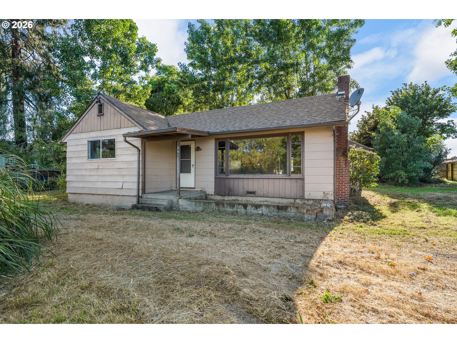 381 Se Gregory Dr Property Photo 5
