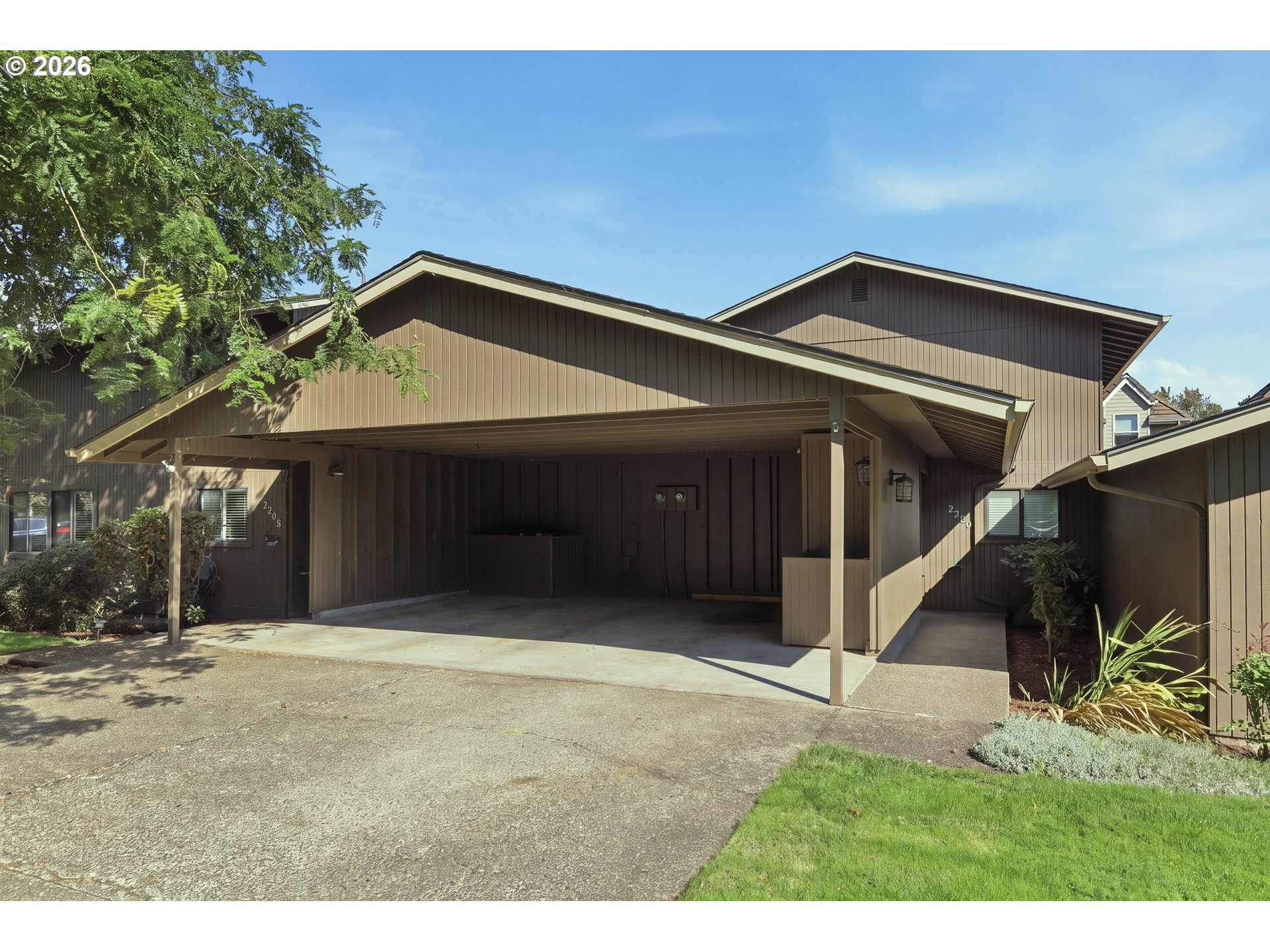 2204 Ridgeway Dr Property Photo 3