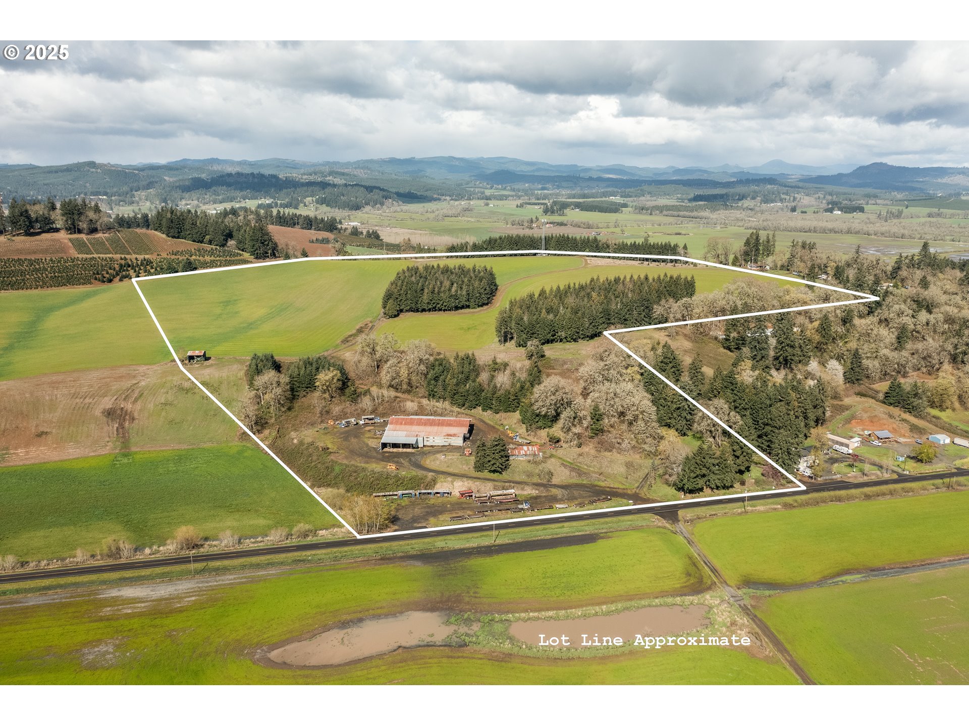 92884 Applegate Property Photo 1