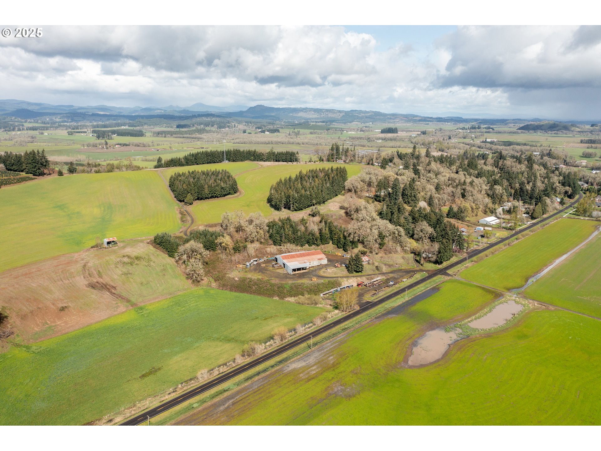 92884 Applegate Property Photo 2