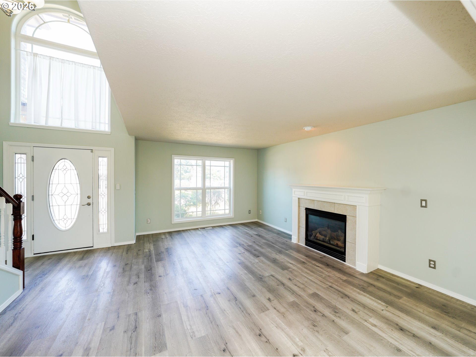 692 Burgundy Ave Ne Property Photo 3