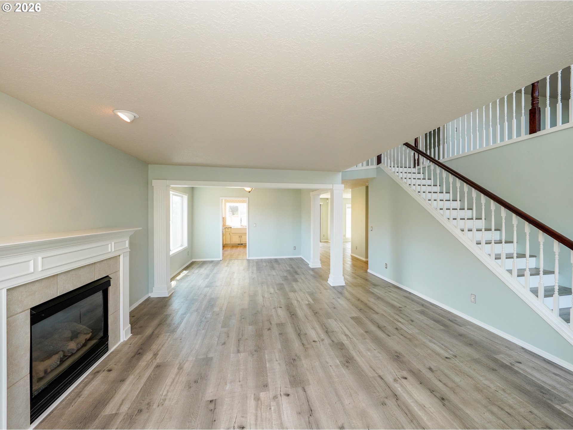 692 Burgundy Ave Ne Property Photo 5