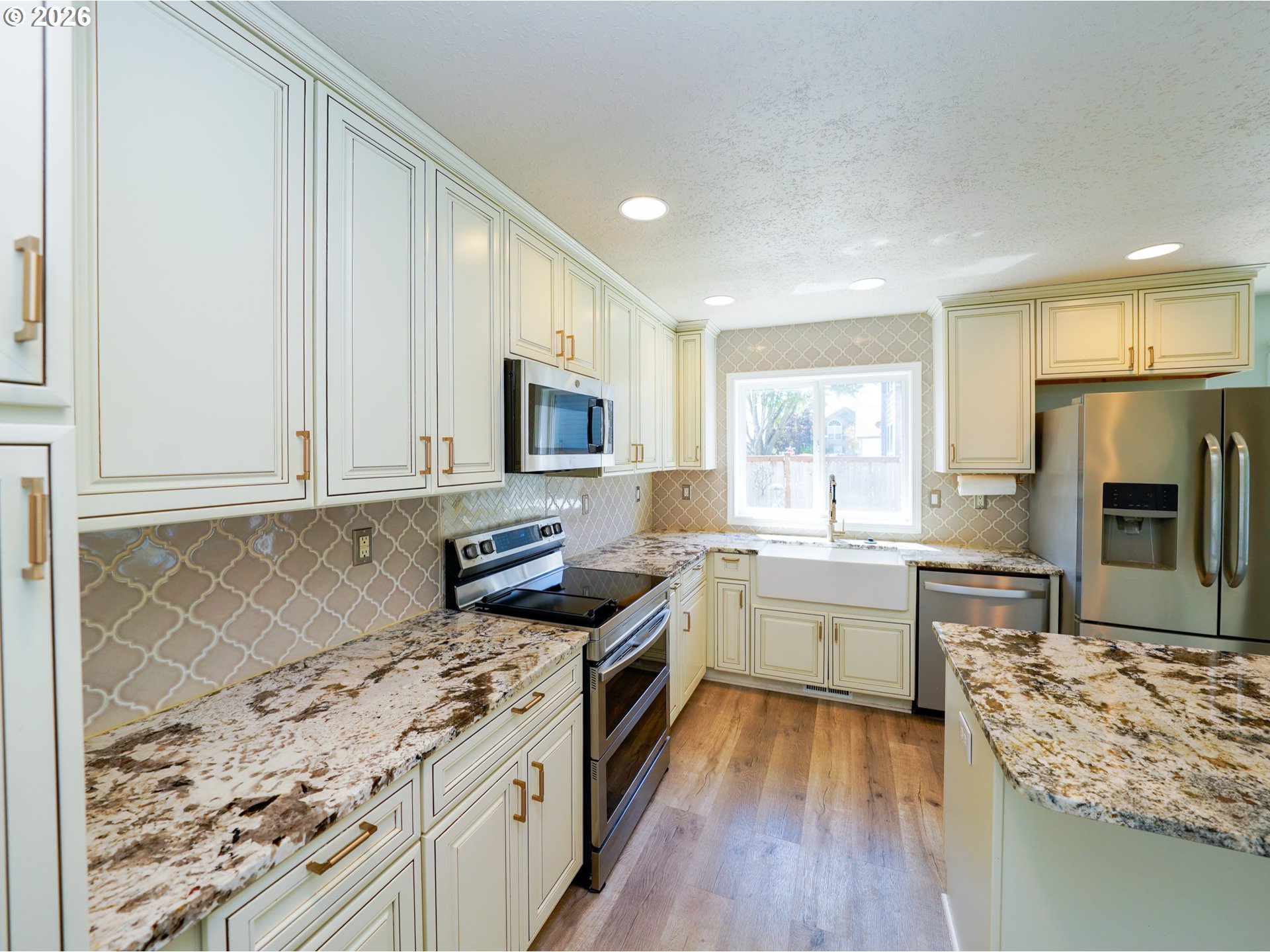 692 Burgundy Ave Ne Property Photo 7