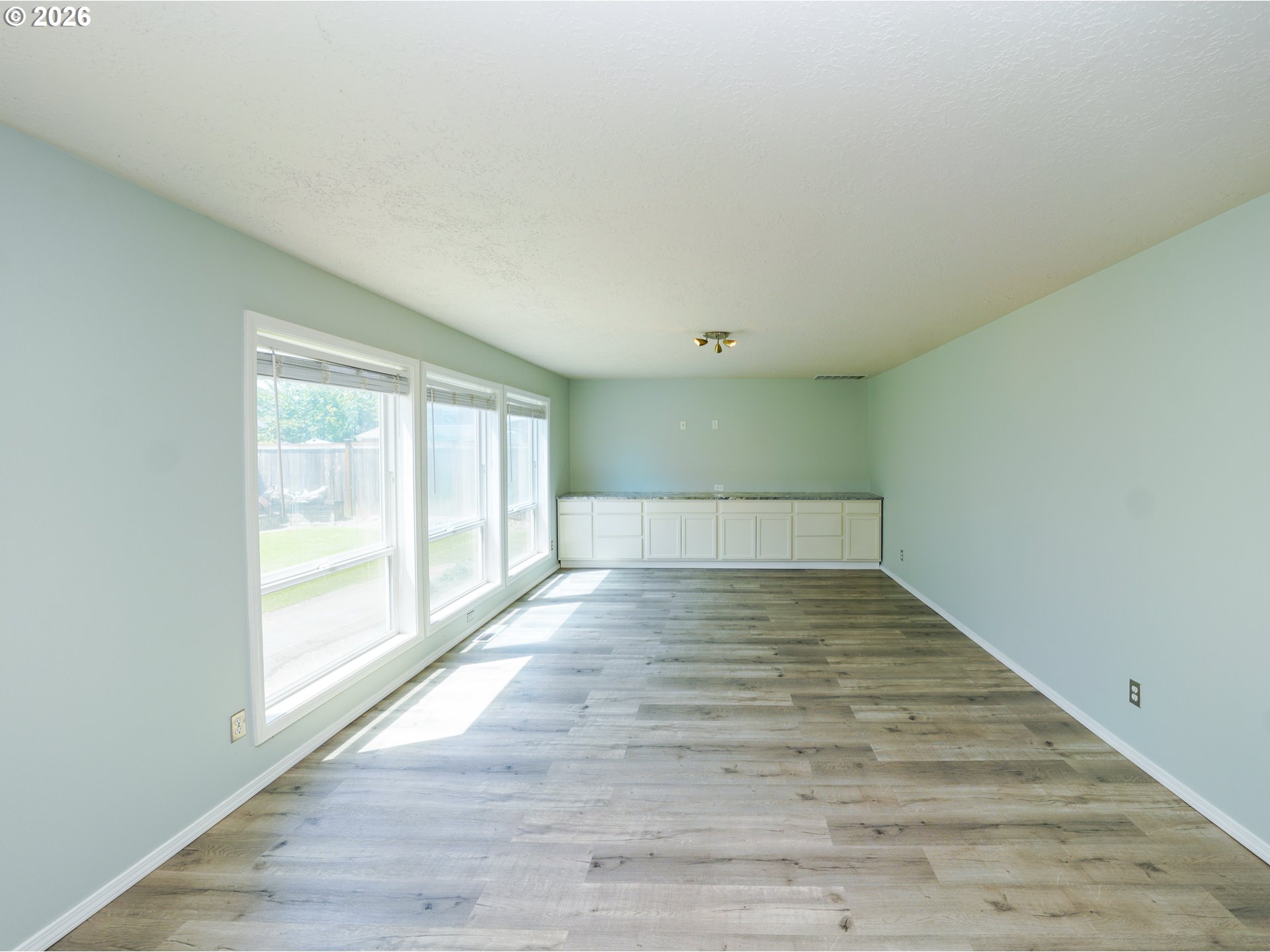 692 Burgundy Ave Ne Property Photo 11