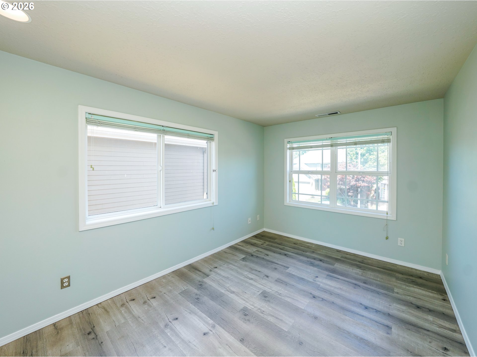 692 Burgundy Ave Ne Property Photo 19